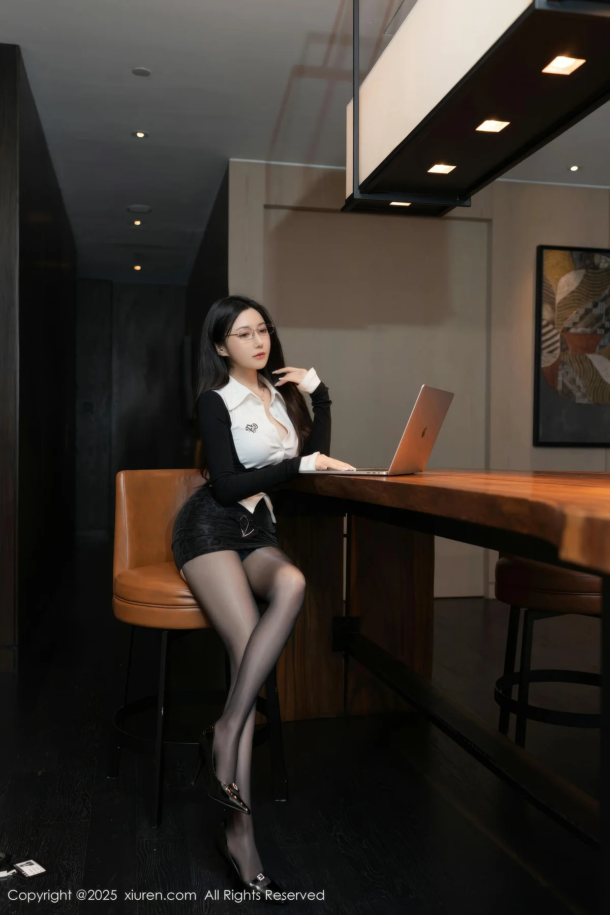 XiuRen 秀人 No.10353 鱼子酱Fish 丢失的学生证主题拍摄 - 1