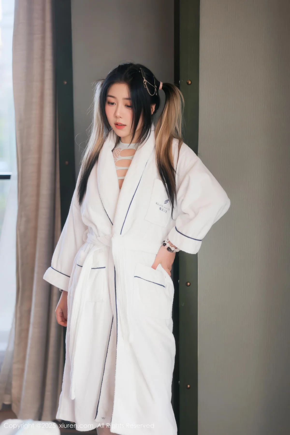 XiuRen 秀人 No.10394 诺诺Hsu 睡袍萝莉情趣连体衣 - 1