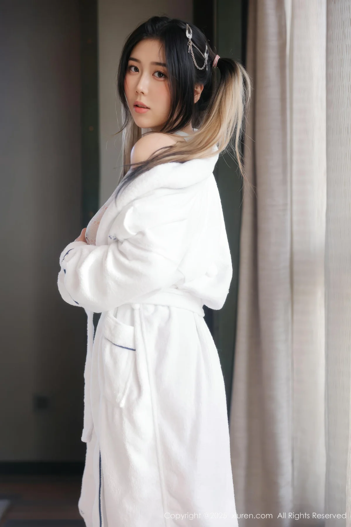 XiuRen 秀人 No.10394 诺诺Hsu 睡袍萝莉情趣连体衣 - 3