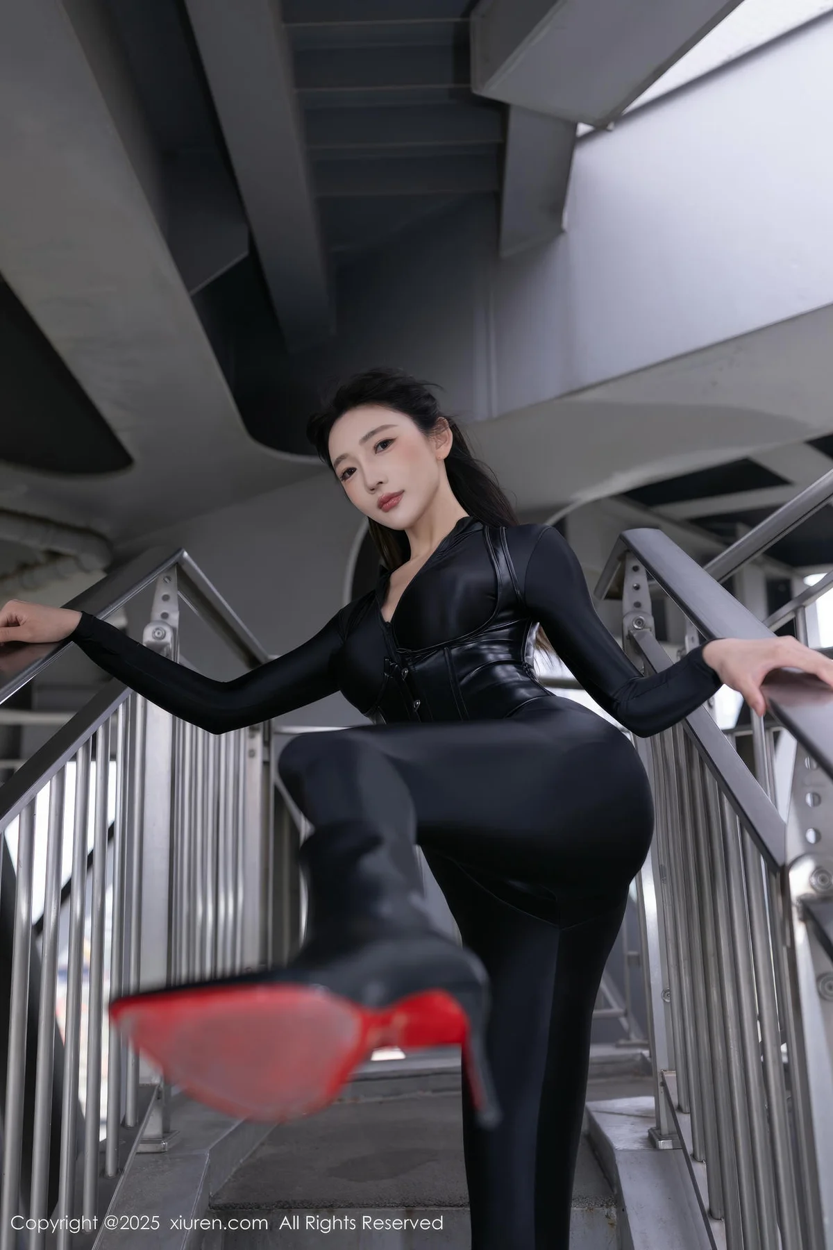 XiuRen 秀人 No.10404 陆萱萱 皮裙乳贴黑丝 - 5