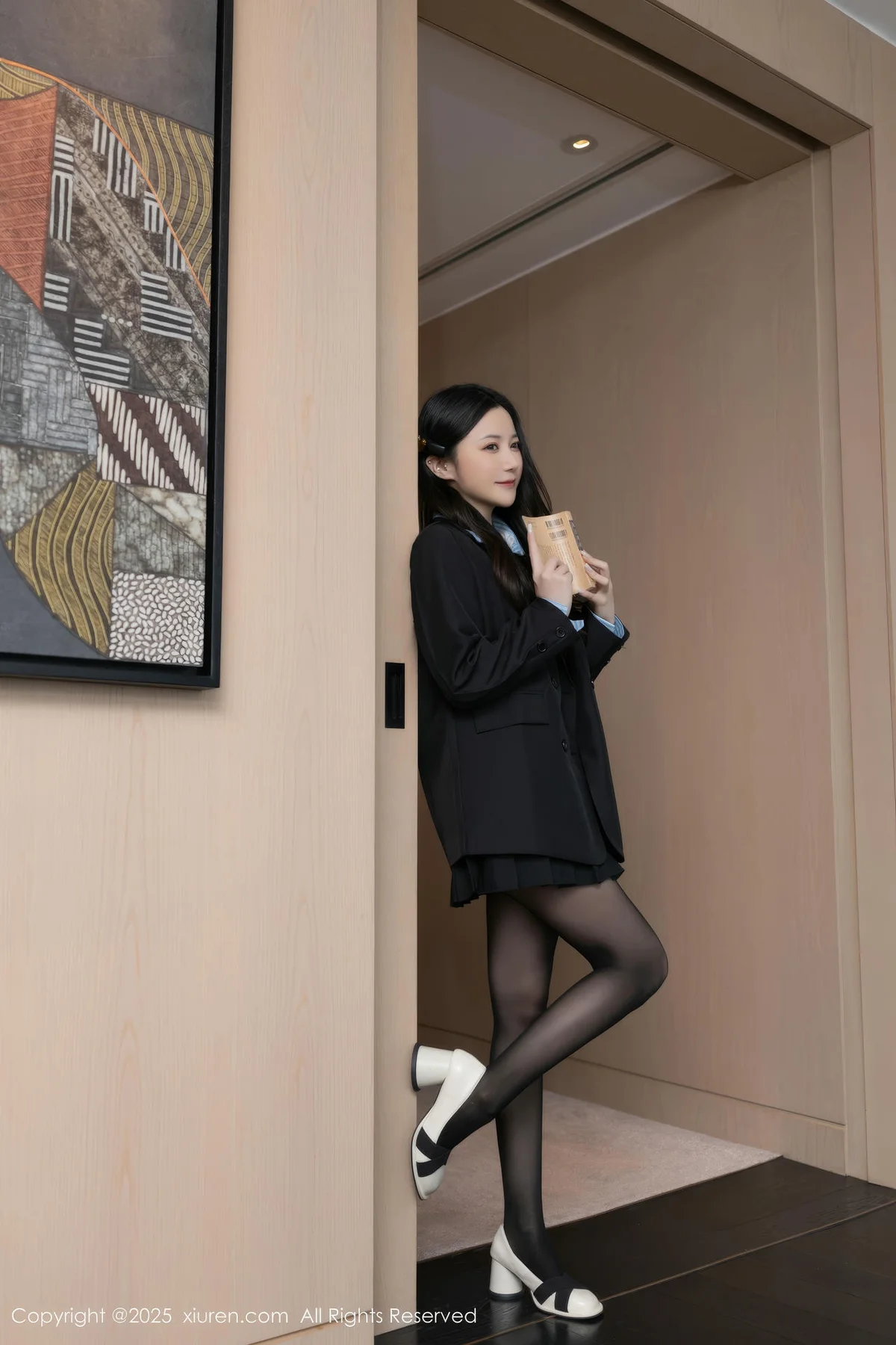 XiuRen 秀人 No.10412 鱼子酱Fish 黑色短裙婀娜动人身段 - 2