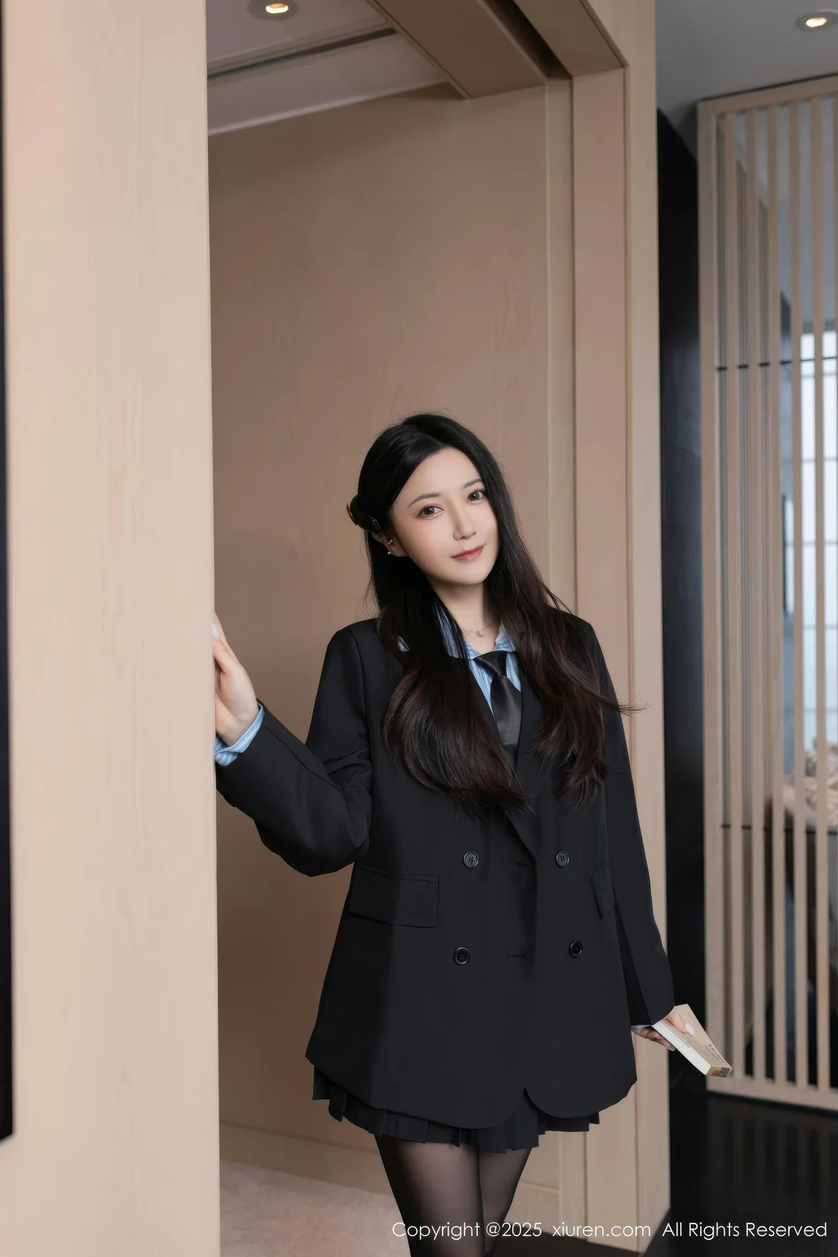 XiuRen 秀人 No.10412 鱼子酱Fish 黑色短裙婀娜动人身段 - 4