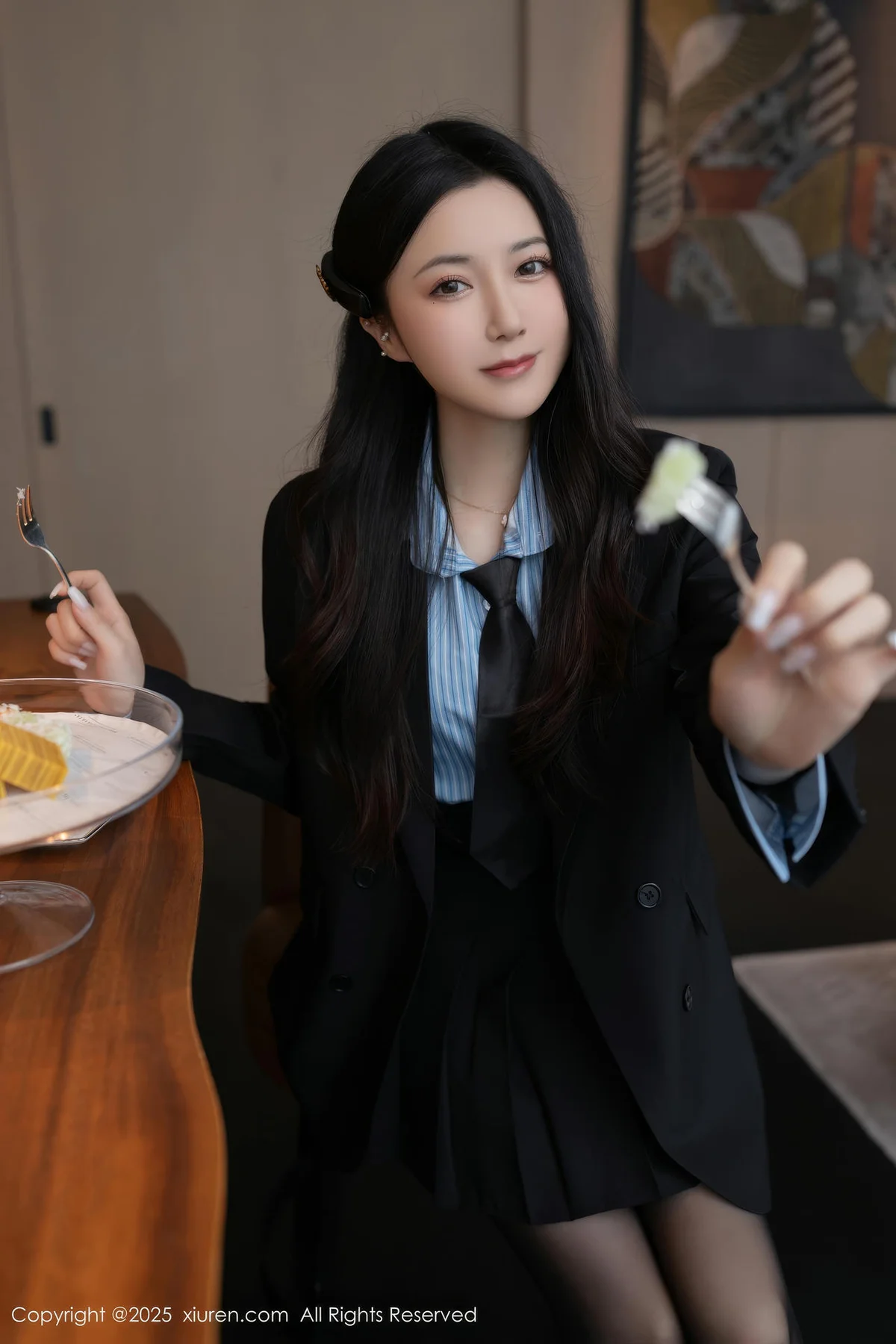 XiuRen 秀人 No.10412 鱼子酱Fish 黑色短裙婀娜动人身段 - 8