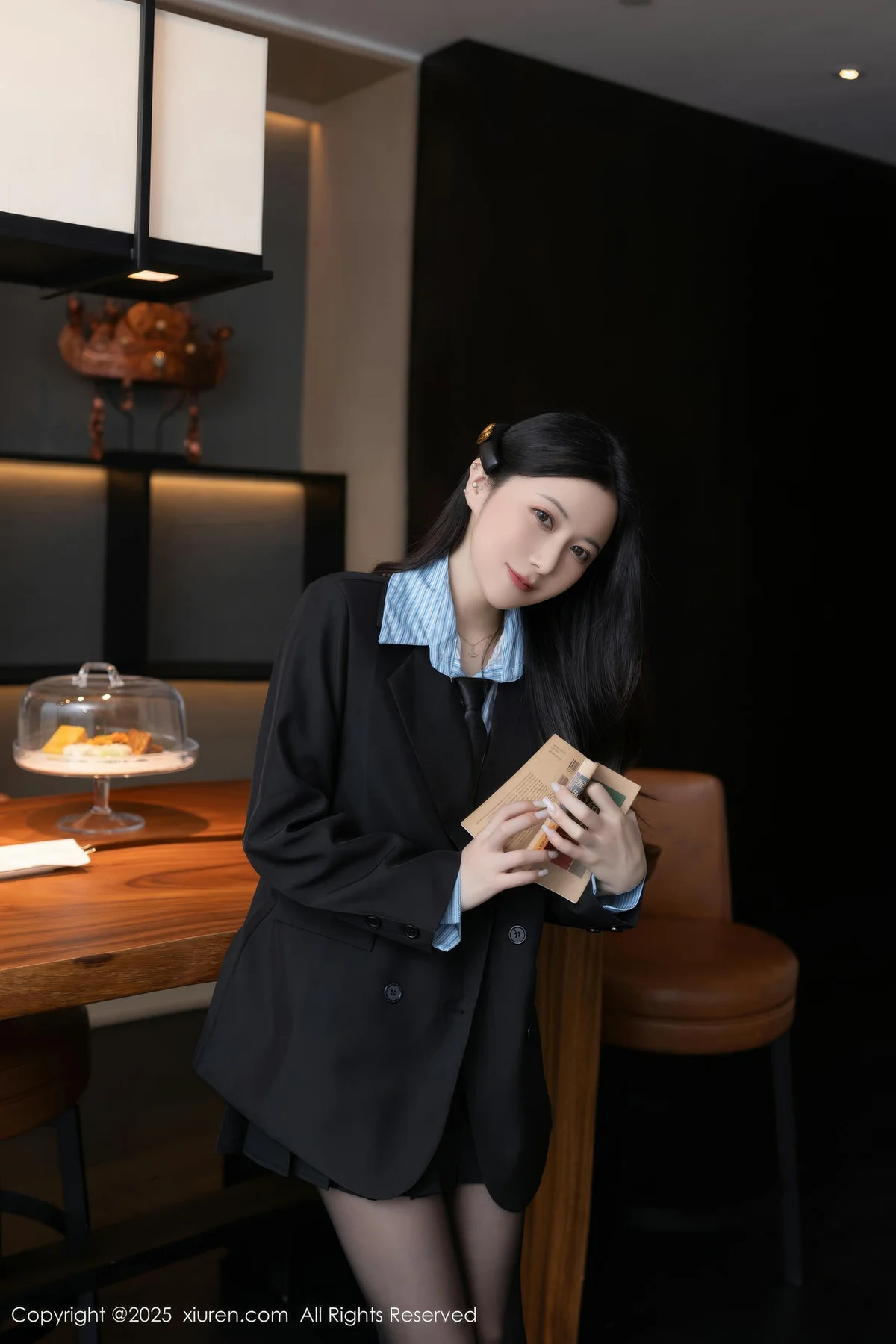 XiuRen 秀人 No.10412 鱼子酱Fish 黑色短裙婀娜动人身段 - 2