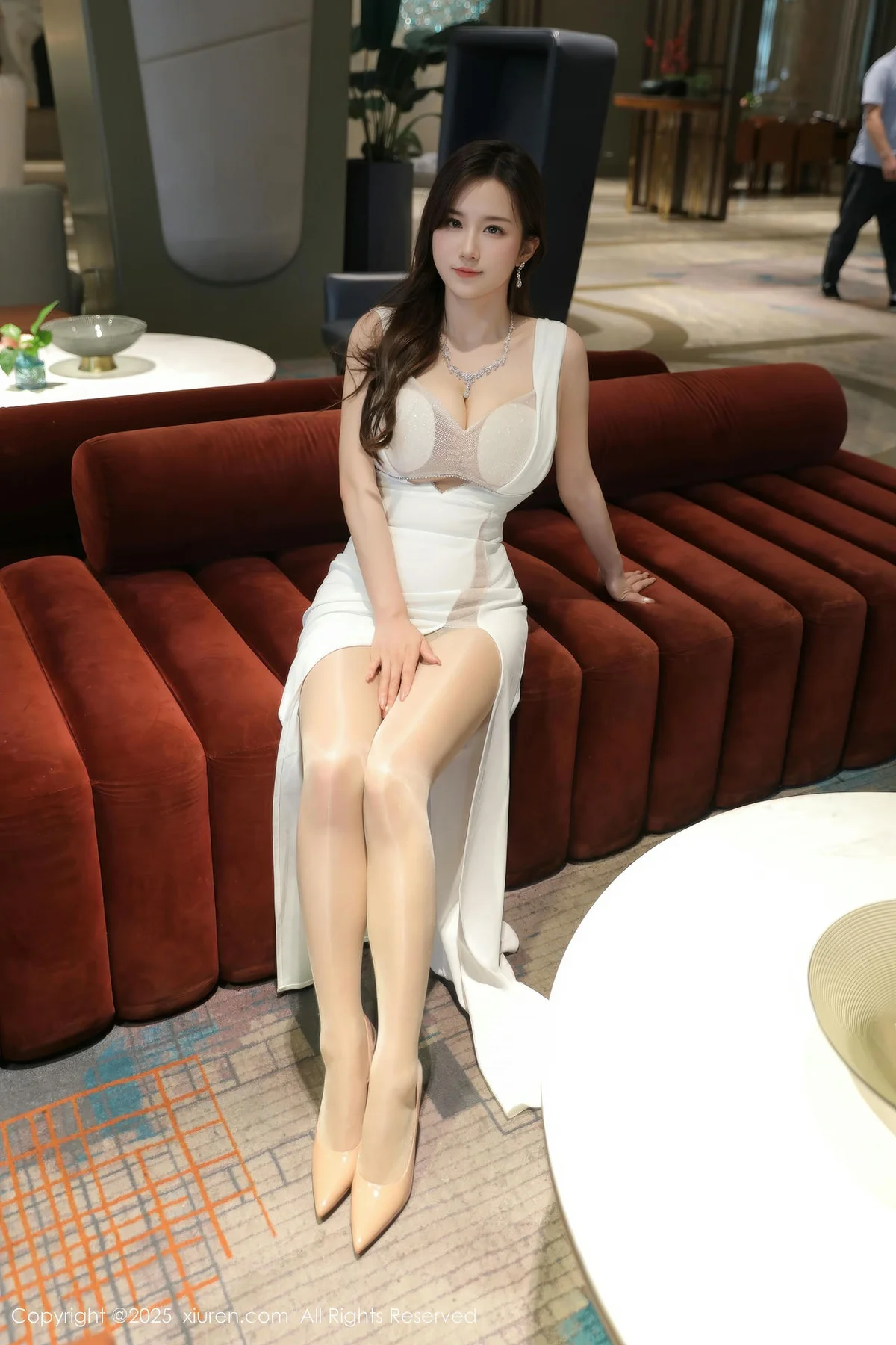 XiuRen 秀人 No.10429 小肉肉咪 街拍白色礼服 - 7