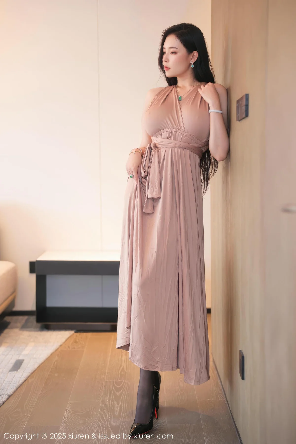 XiuRen 秀人 No.10432 娜比 暖灰色长裙翘臀爆乳 - 4