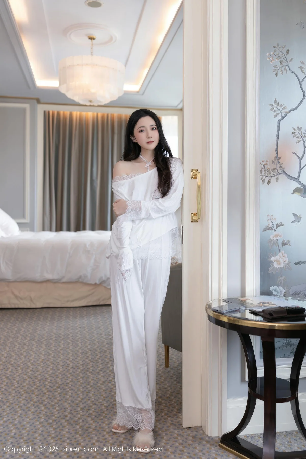 XiuRen 秀人 No.10445 鱼子酱Fish 温柔姐姐白色连衣裙 - 1