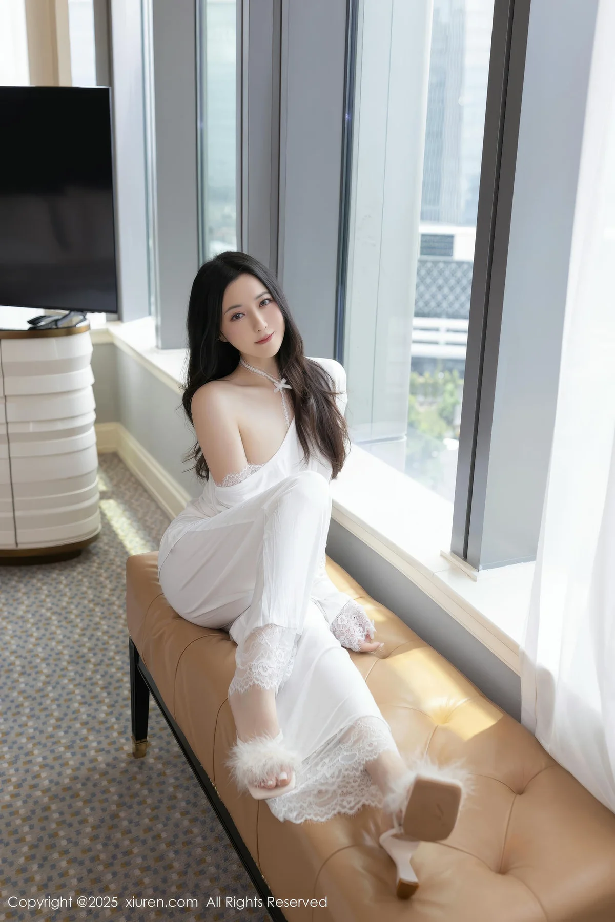 XiuRen 秀人 No.10445 鱼子酱Fish 温柔姐姐白色连衣裙 - 6