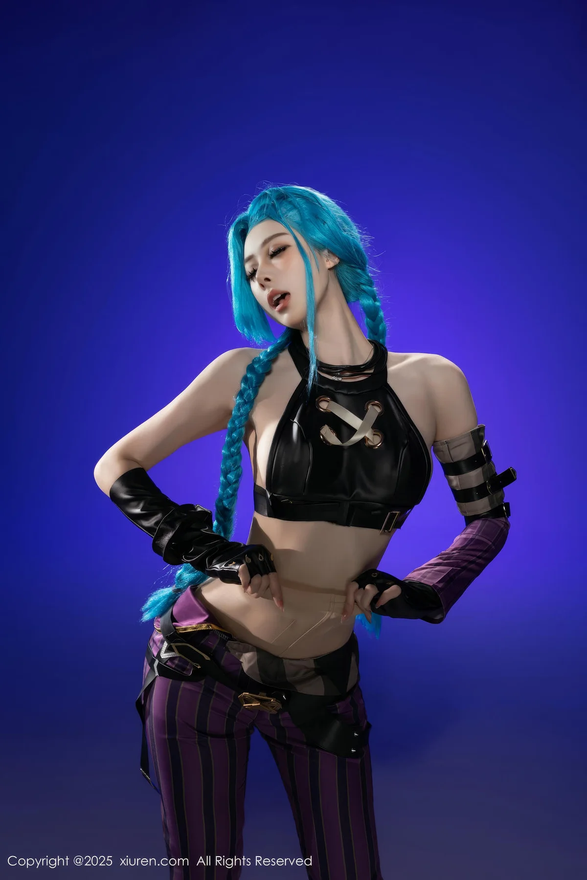 XiuRen 秀人 No.10479 小逗逗 性感Cosplay装扮肉色丝袜 - 1