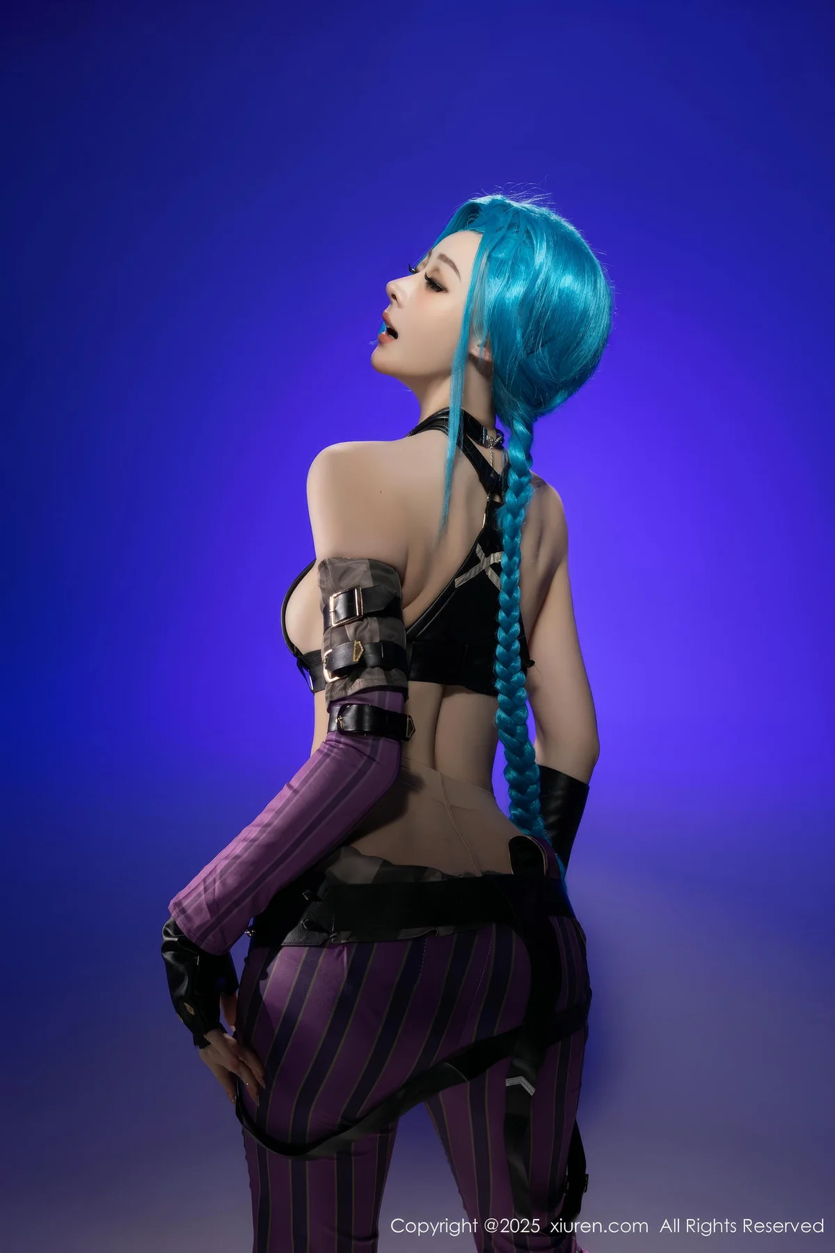 XiuRen 秀人 No.10479 小逗逗 性感Cosplay装扮肉色丝袜 - 2