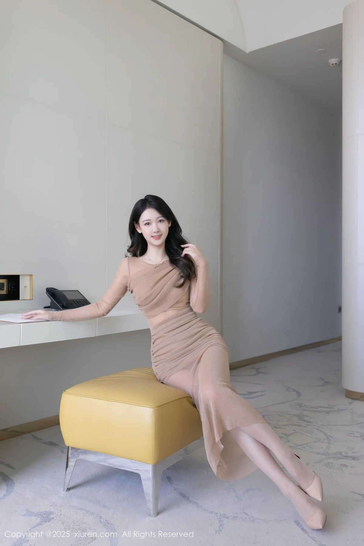 XiuRen 秀人 No.10486 唐安琪 肉色连衣裙白色丝袜 - 1