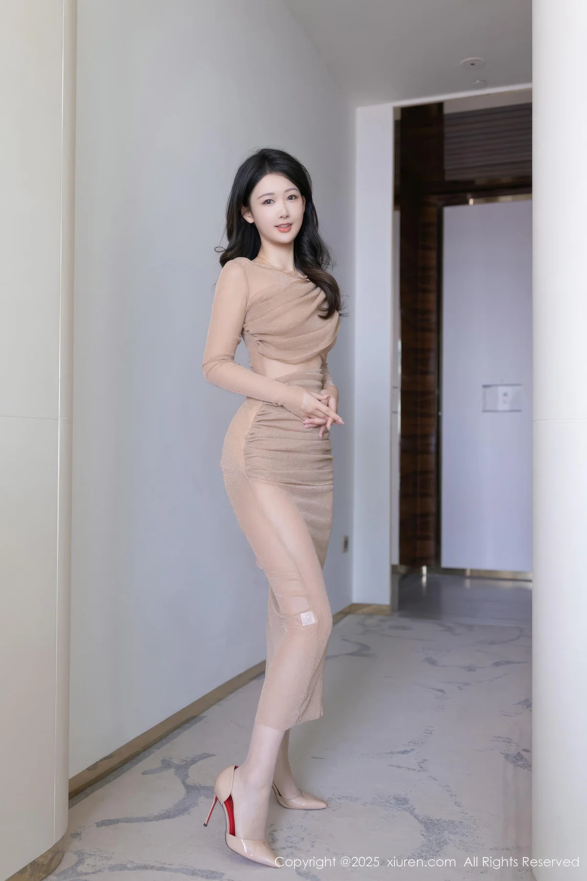 XiuRen 秀人 No.10486 唐安琪 肉色连衣裙白色丝袜 - 4