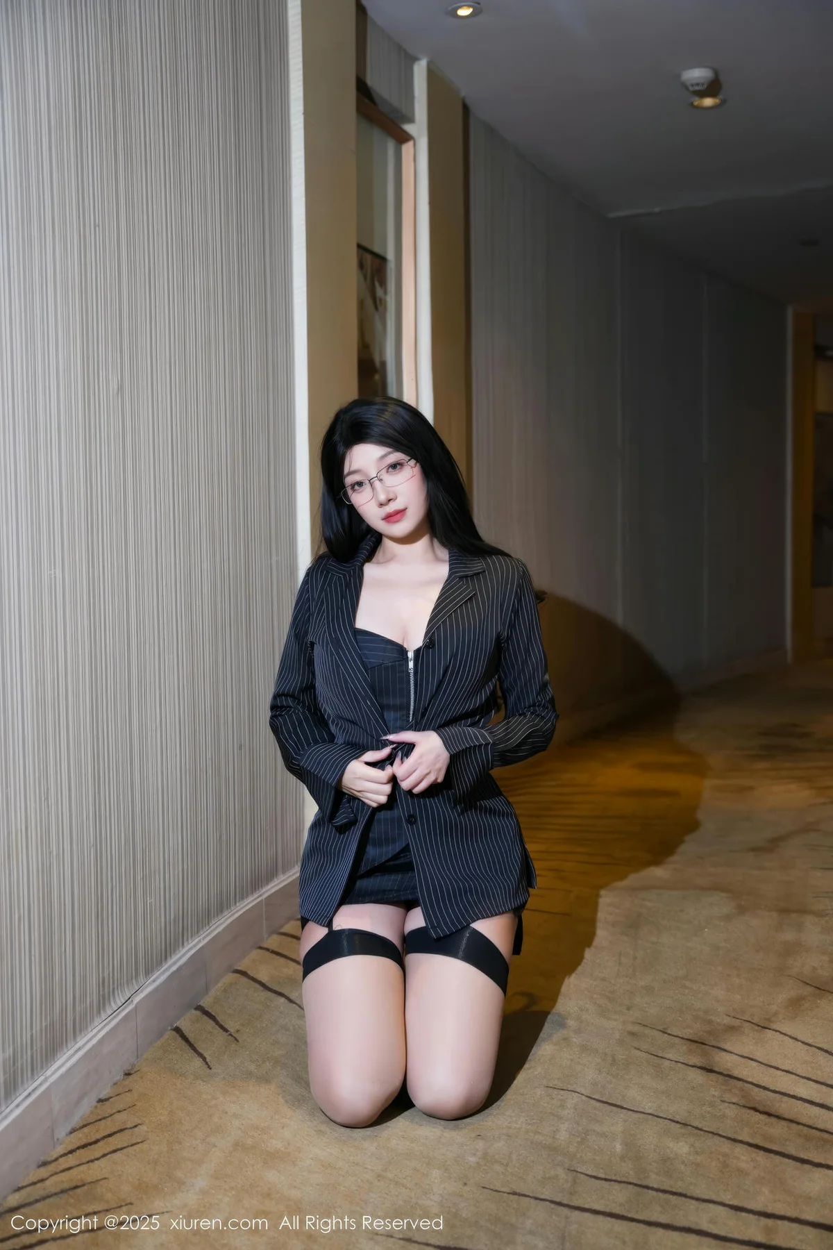 XiuRen 秀人 No.10487 美悠 黑色OL苗条身段 - 4