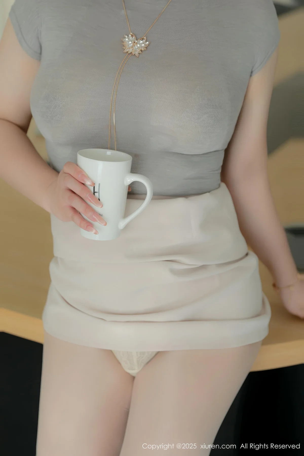 XiuRen 秀人 No.10488 王婉悠Queen 灰色OL服饰原色丝袜 - 3