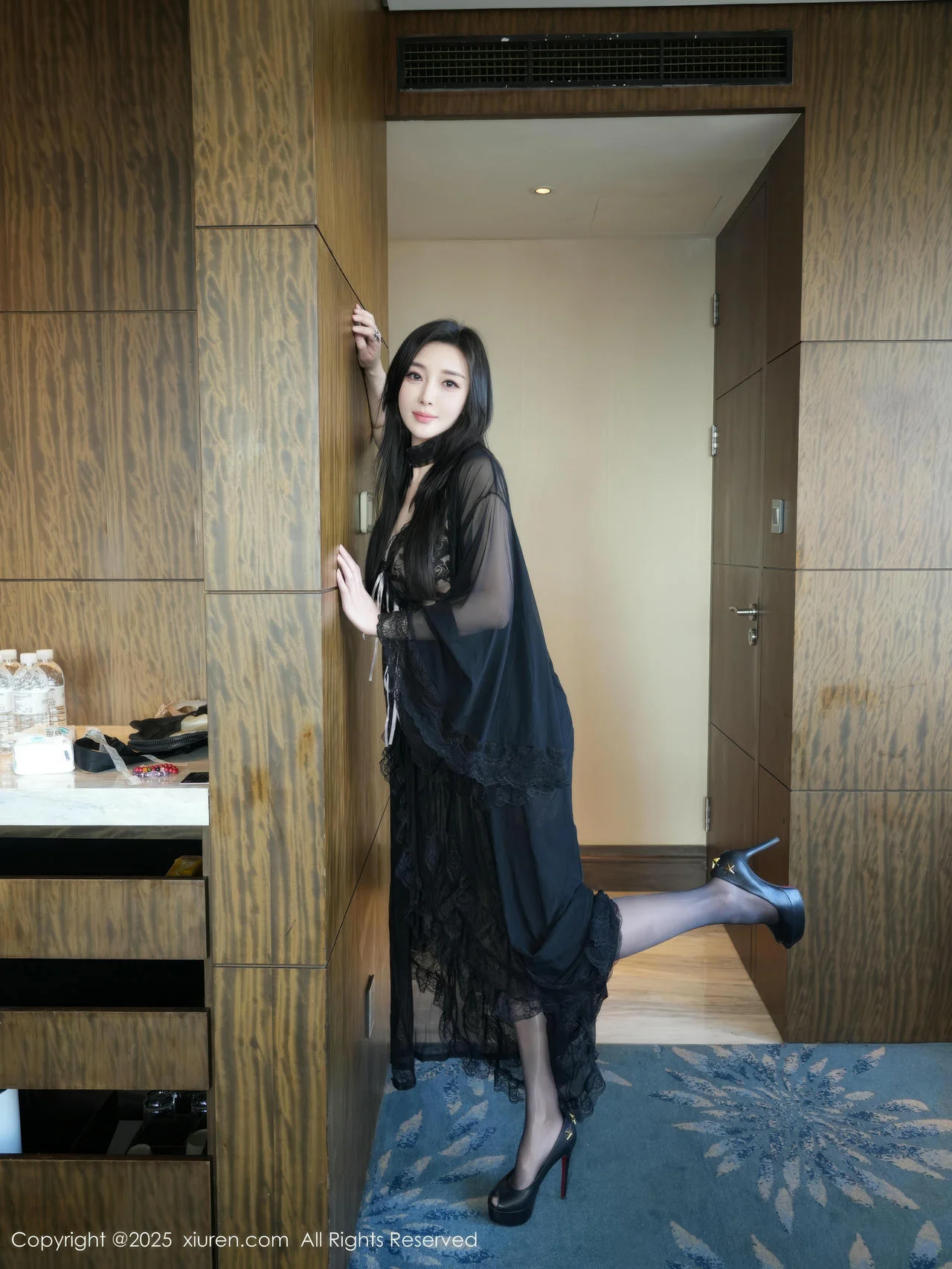 XiuRen 秀人 No.10490 苏一诺 黑色睡袍魅惑黑丝 - 4