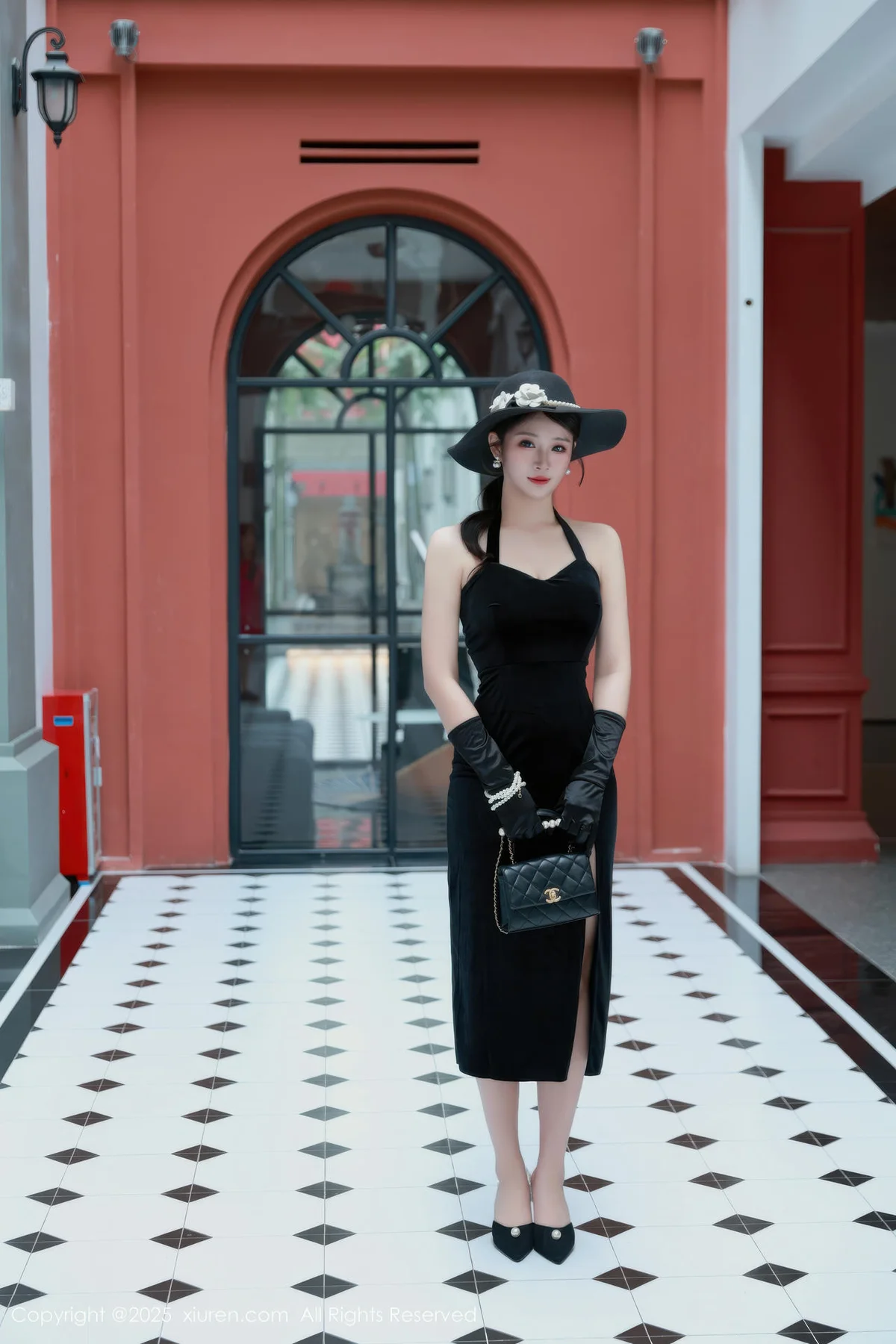 XiuRen 秀人 No.10509 南乔 黑色连衣裙街拍 - 1