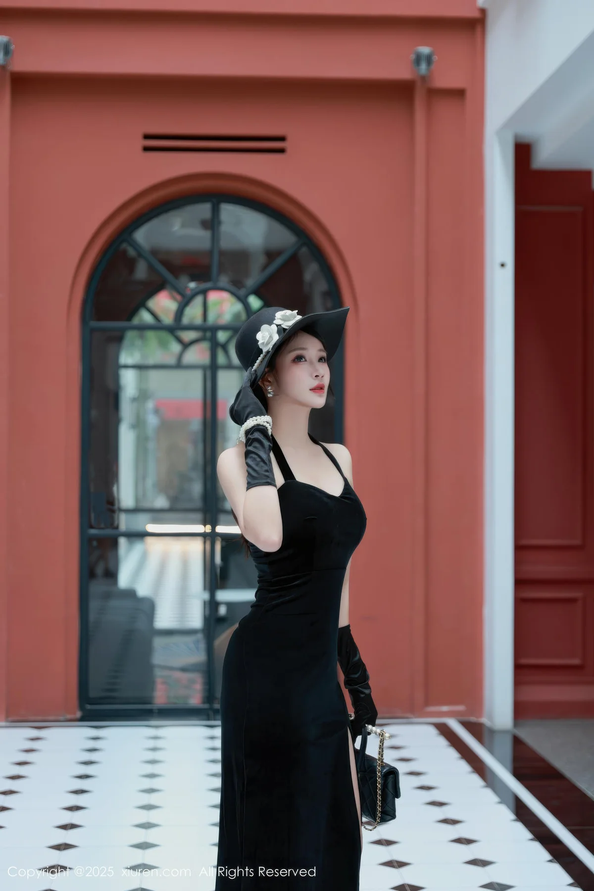XiuRen 秀人 No.10509 南乔 黑色连衣裙街拍 - 2