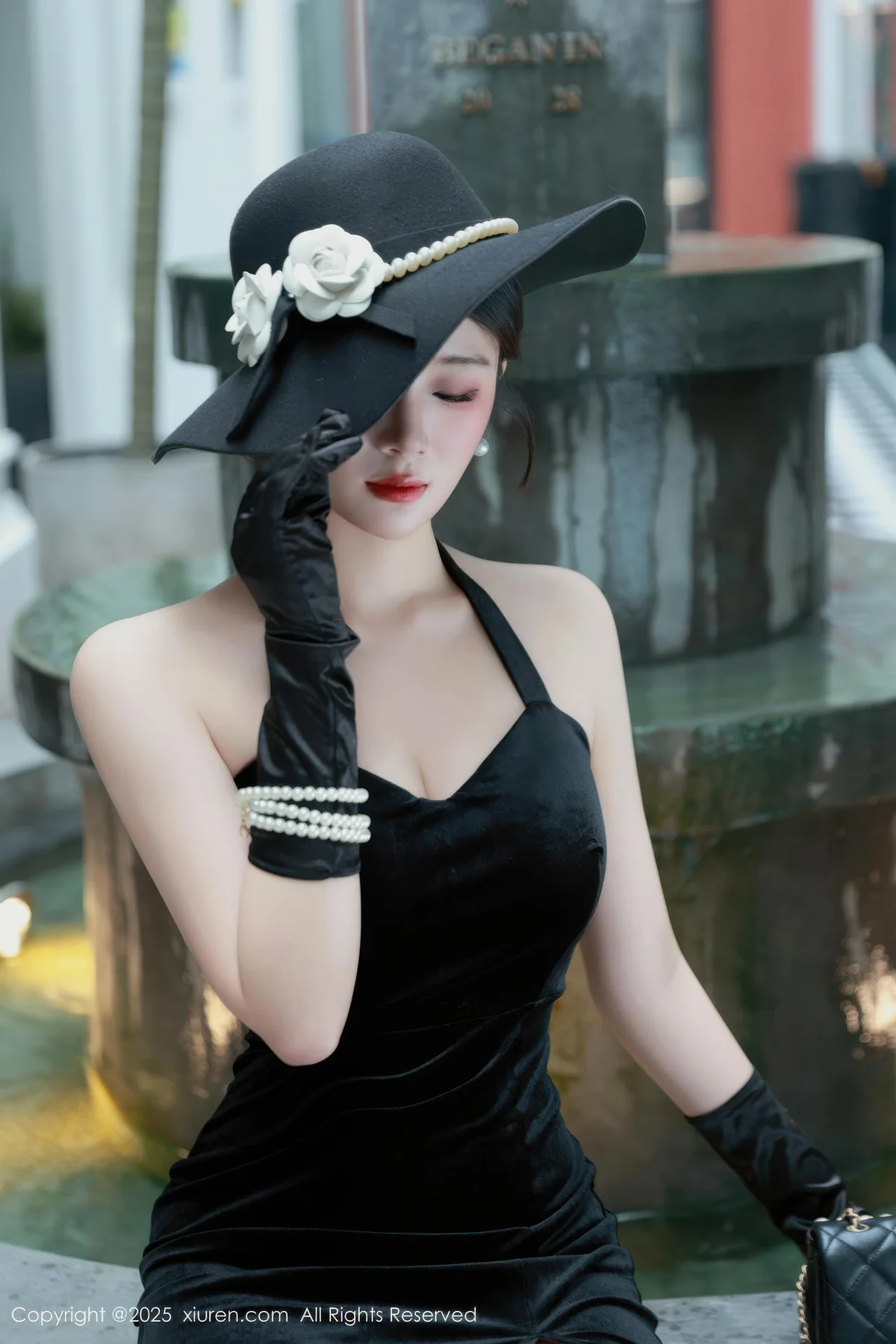 XiuRen 秀人 No.10509 南乔 黑色连衣裙街拍 - 4