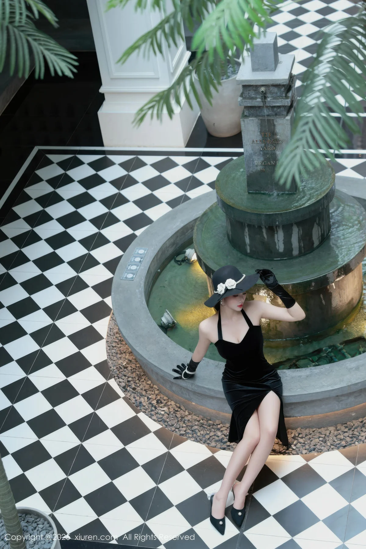 XiuRen 秀人 No.10509 南乔 黑色连衣裙街拍 - 1