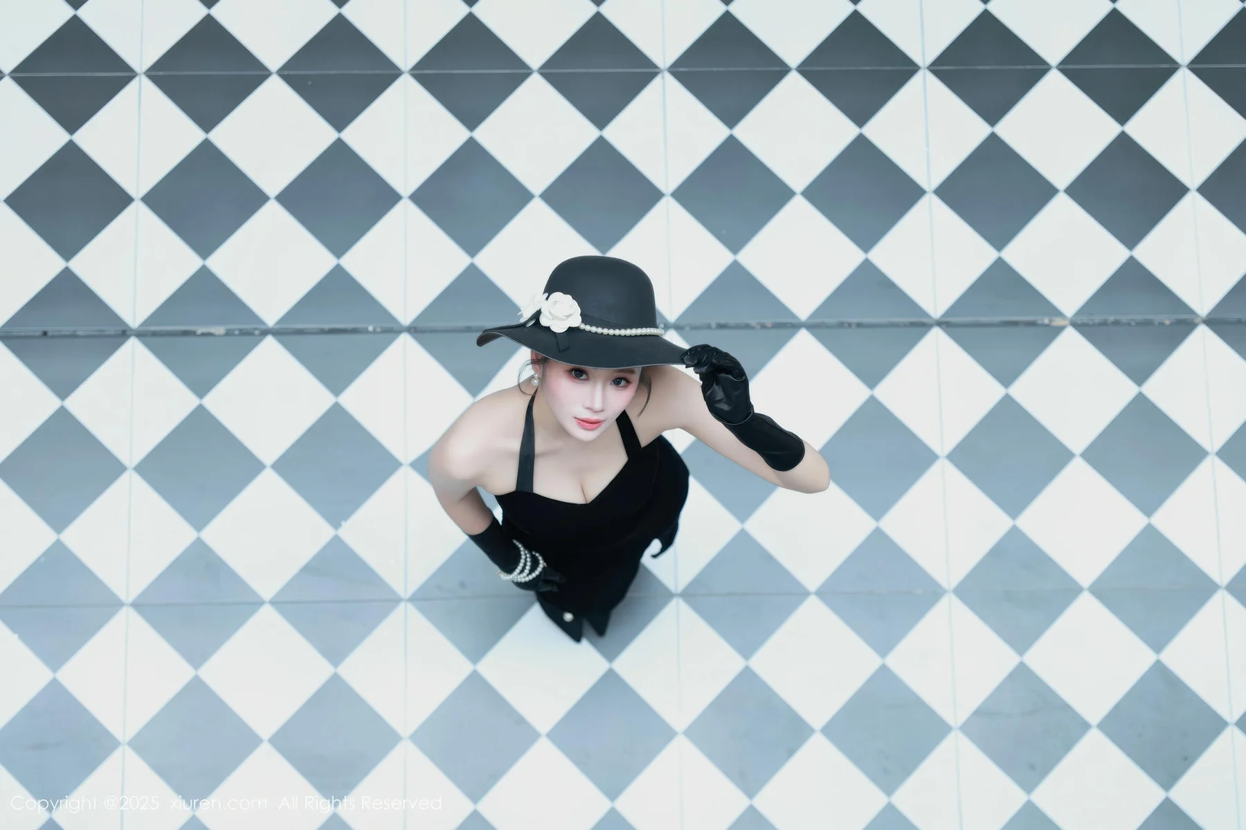 XiuRen 秀人 No.10509 南乔 黑色连衣裙街拍 - 2