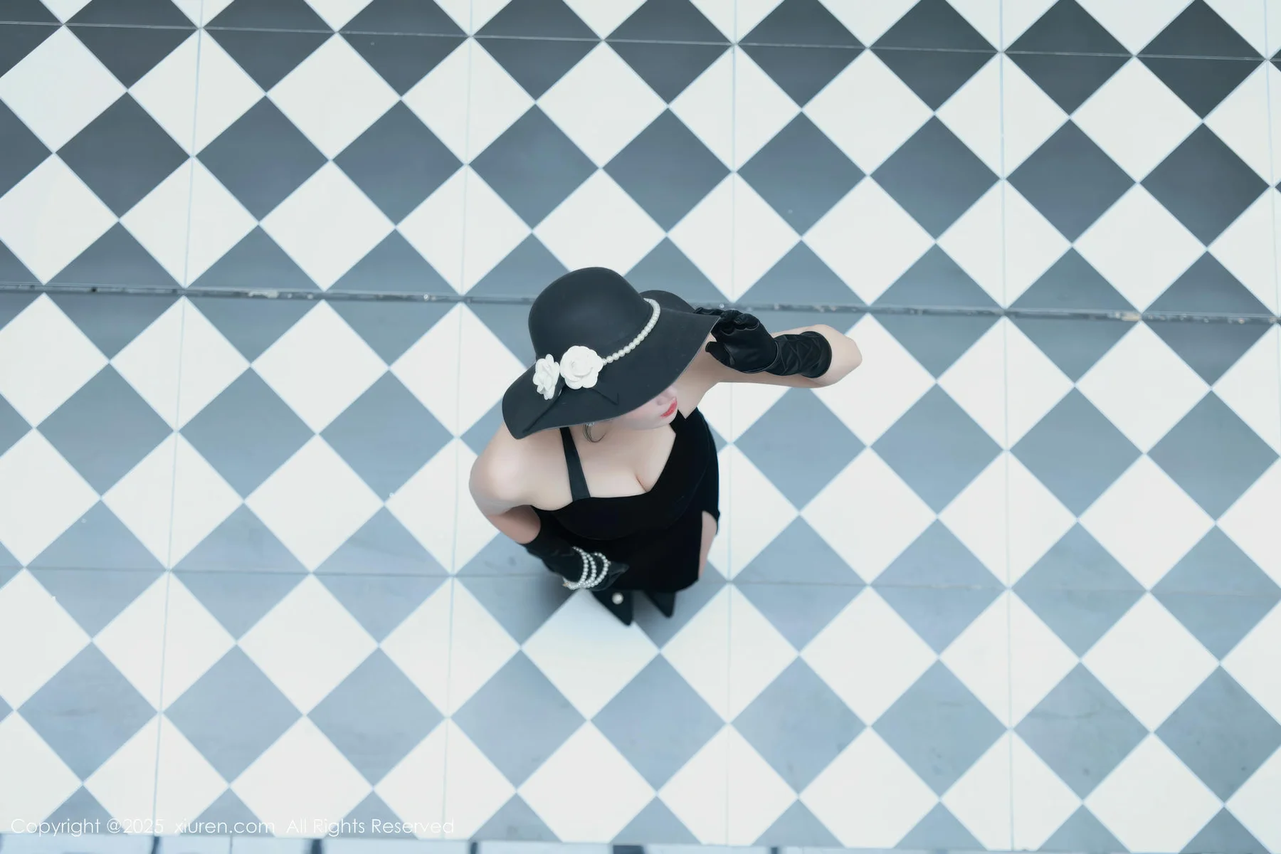 XiuRen 秀人 No.10509 南乔 黑色连衣裙街拍 - 3