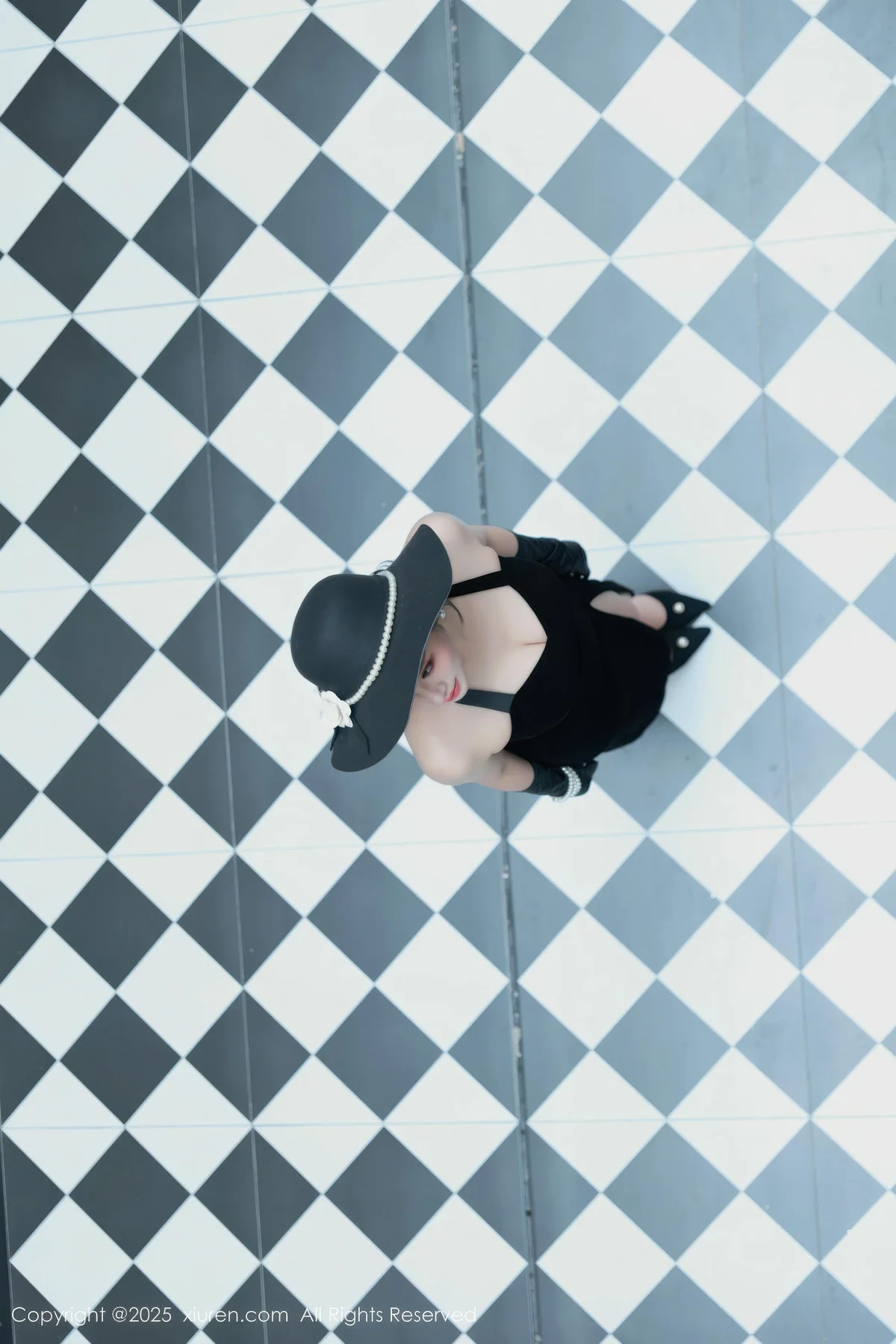 XiuRen 秀人 No.10509 南乔 黑色连衣裙街拍 - 4