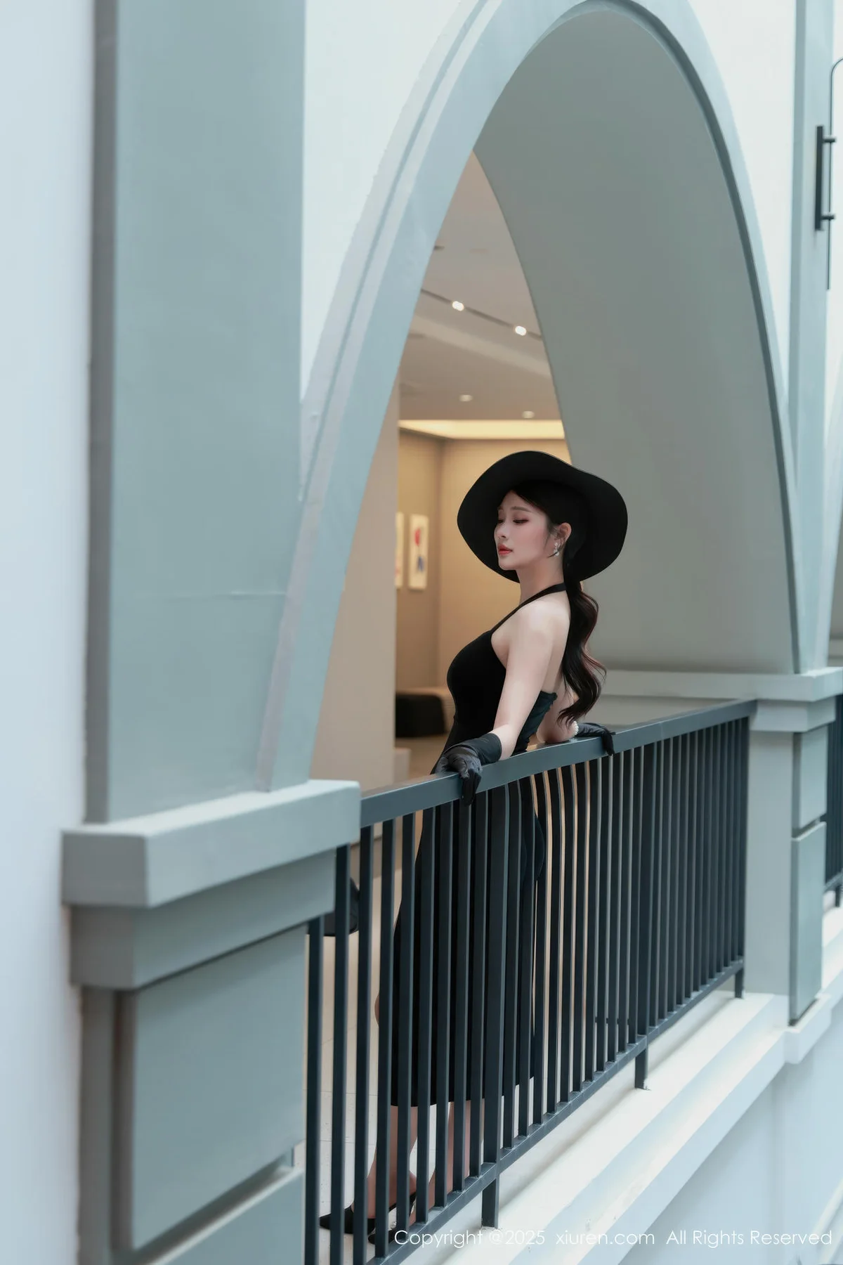 XiuRen 秀人 No.10509 南乔 黑色连衣裙街拍 - 5