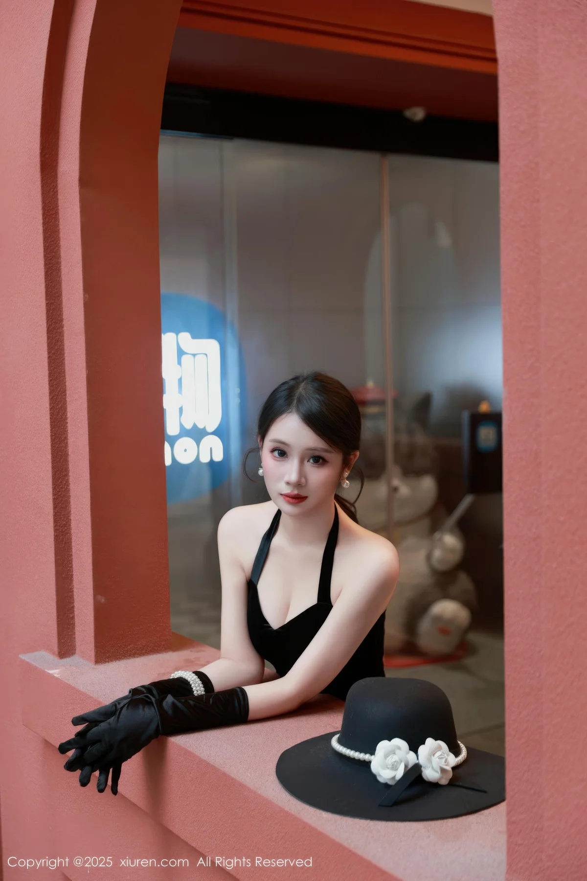 XiuRen 秀人 No.10509 南乔 黑色连衣裙街拍 - 7