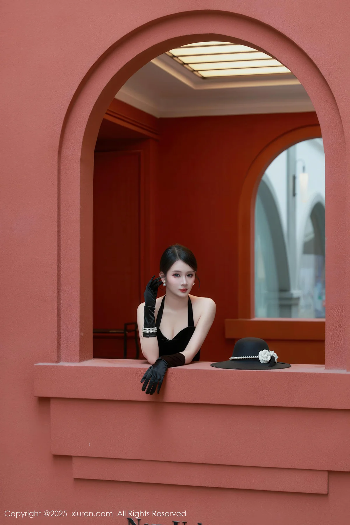 XiuRen 秀人 No.10509 南乔 黑色连衣裙街拍 - 8