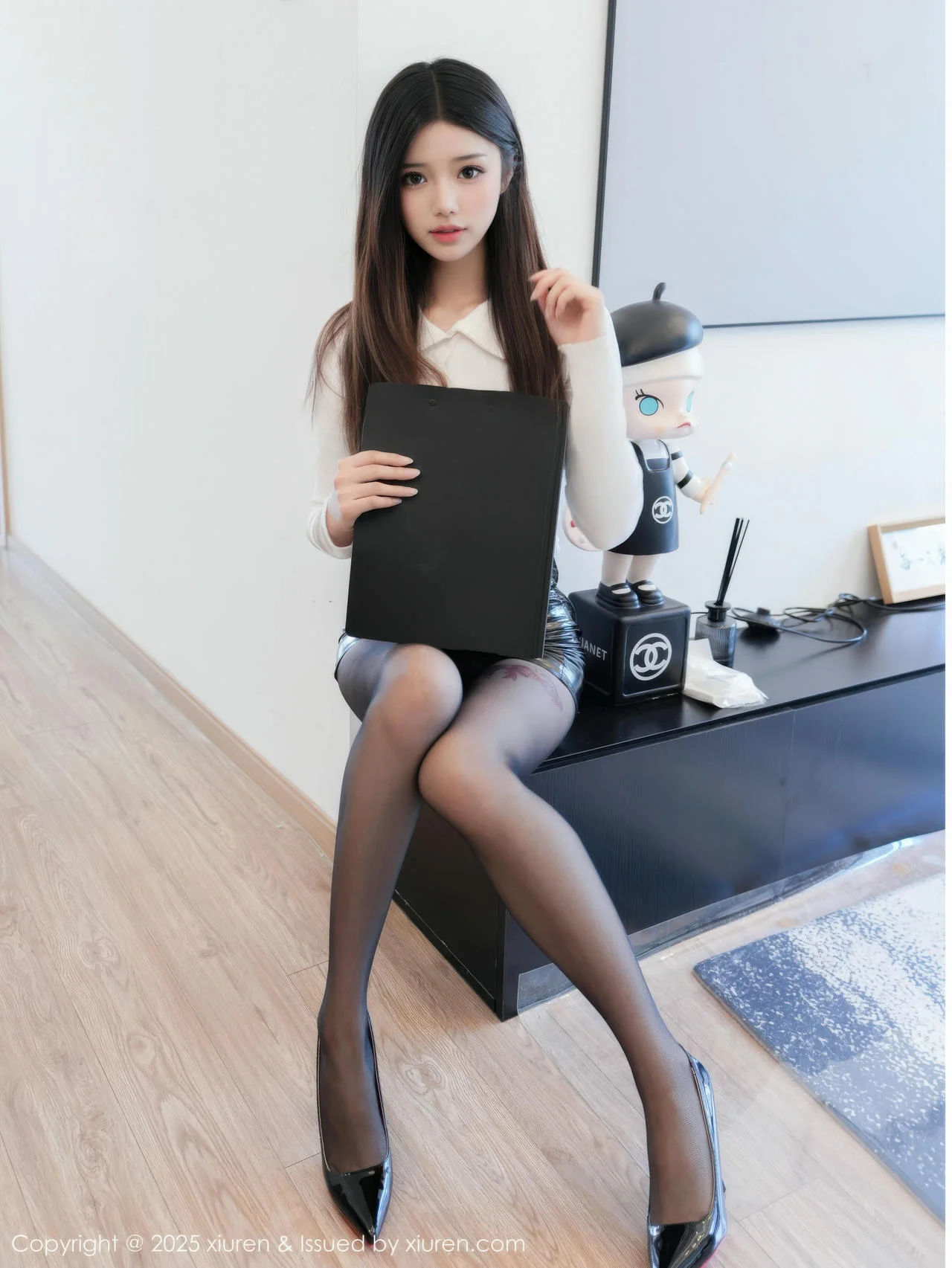 XiuRen 秀人 No.10515 琉璃ww 白T黑色短裙 - 8