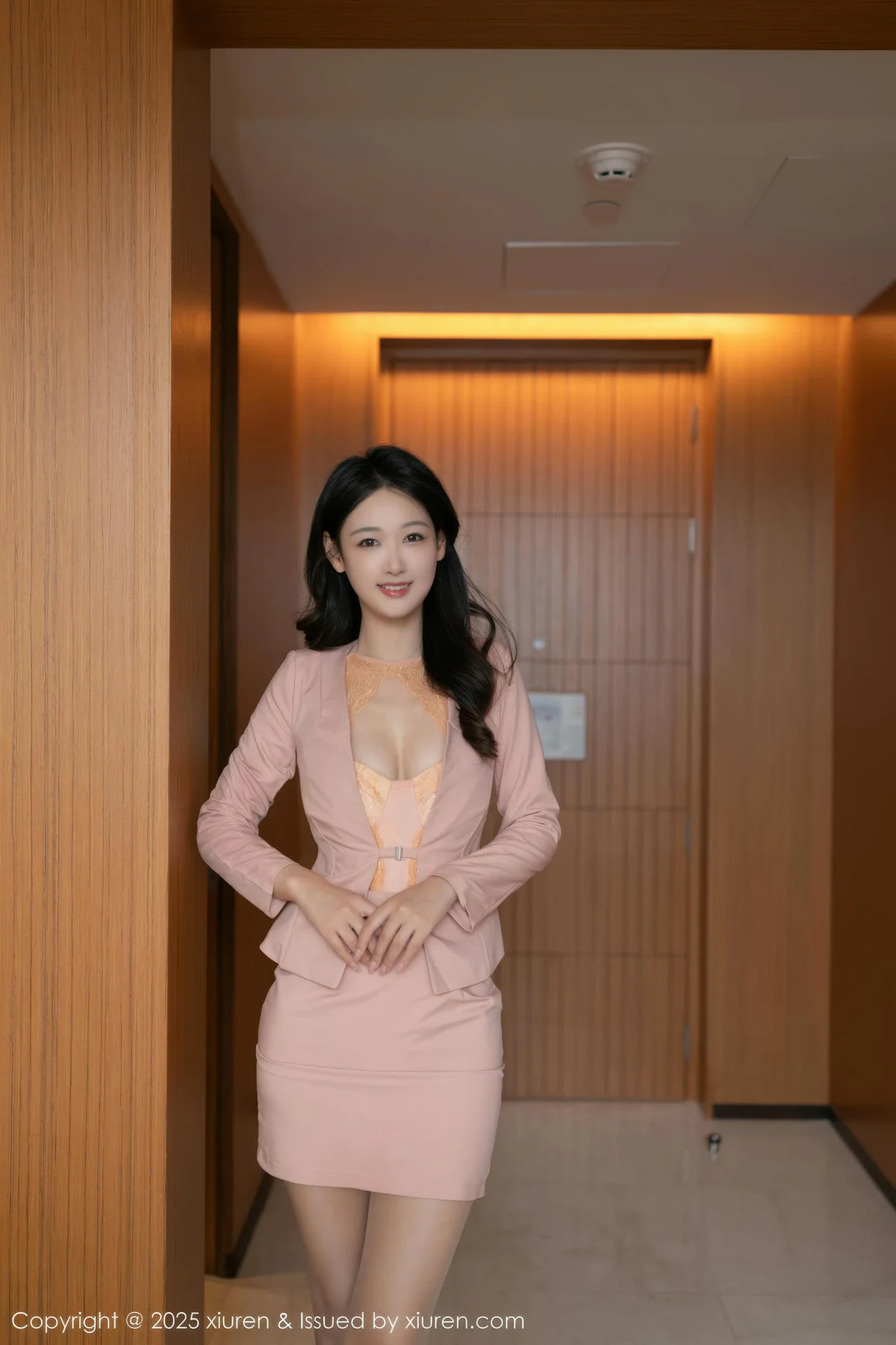 XiuRen 秀人 No.10520 唐安琪 橙色服饰性感肉丝 - 1