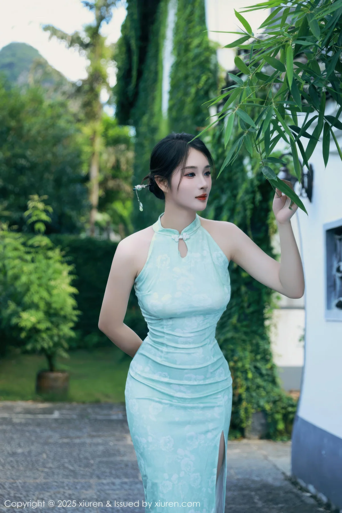 XiuRen 秀人 No.10538 南乔 浅绿色旗袍户外写真 - 6