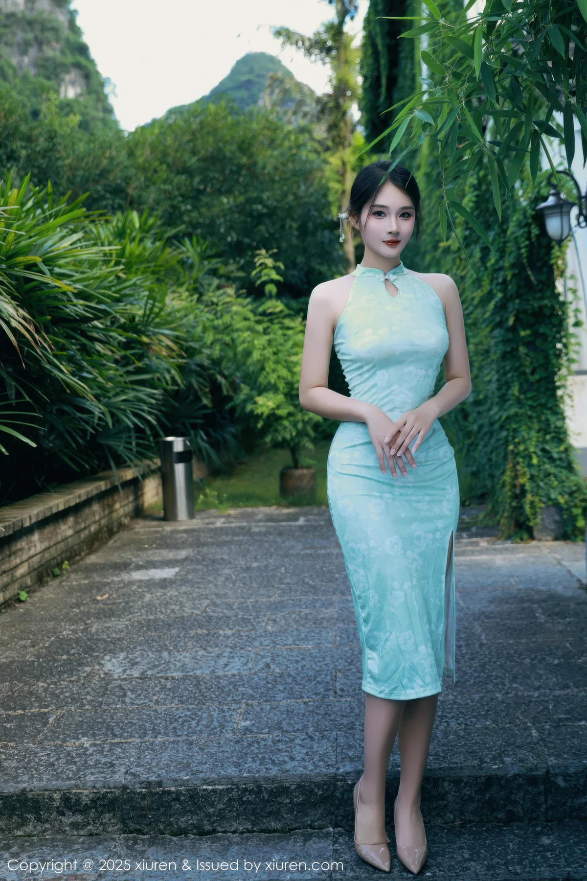 XiuRen 秀人 No.10538 南乔 浅绿色旗袍户外写真 - 7