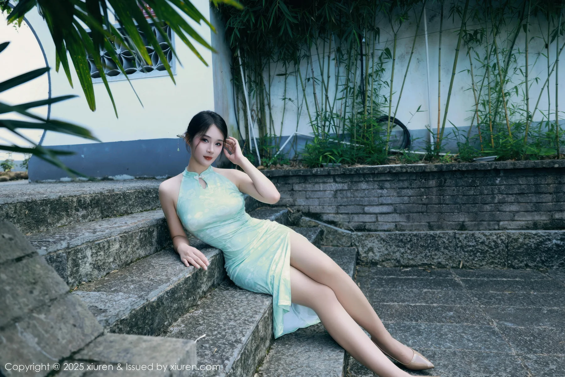 XiuRen 秀人 No.10538 南乔 浅绿色旗袍户外写真 - 4