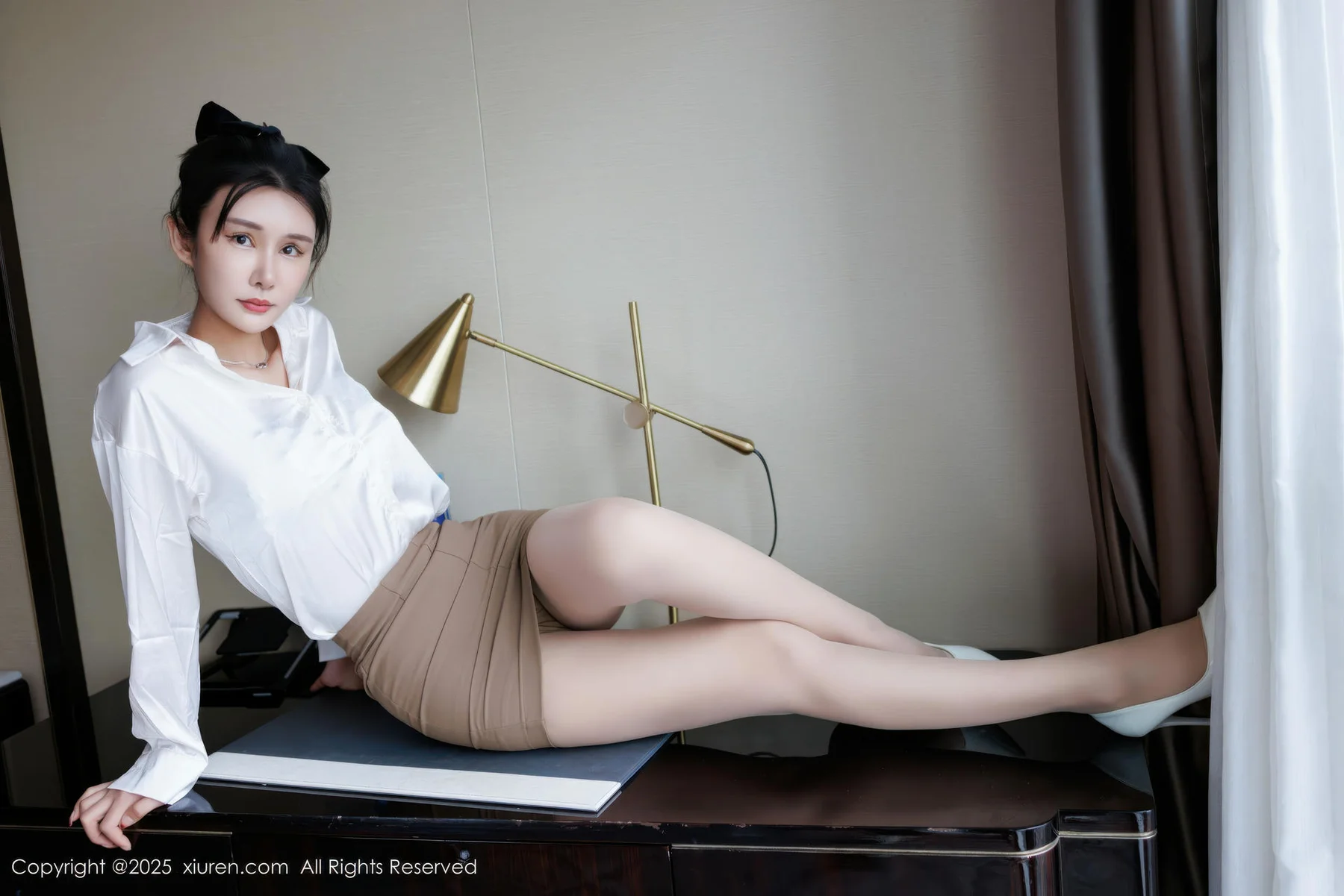 XiuRen 秀人 No.10543 艺艺yiyi  诱人丝袜短裙 - 6