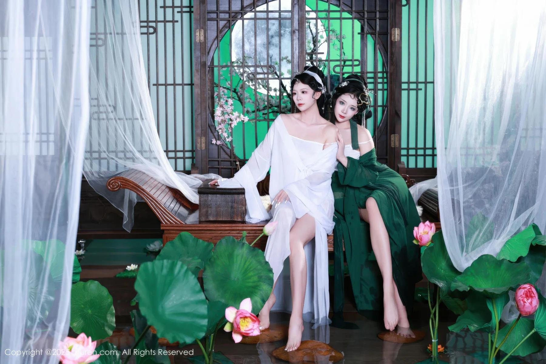 XiuRen 秀人 No.10561 玫瑰我爱你 首次合体古风场景《青蛇》主题拍摄模特合集 - 1