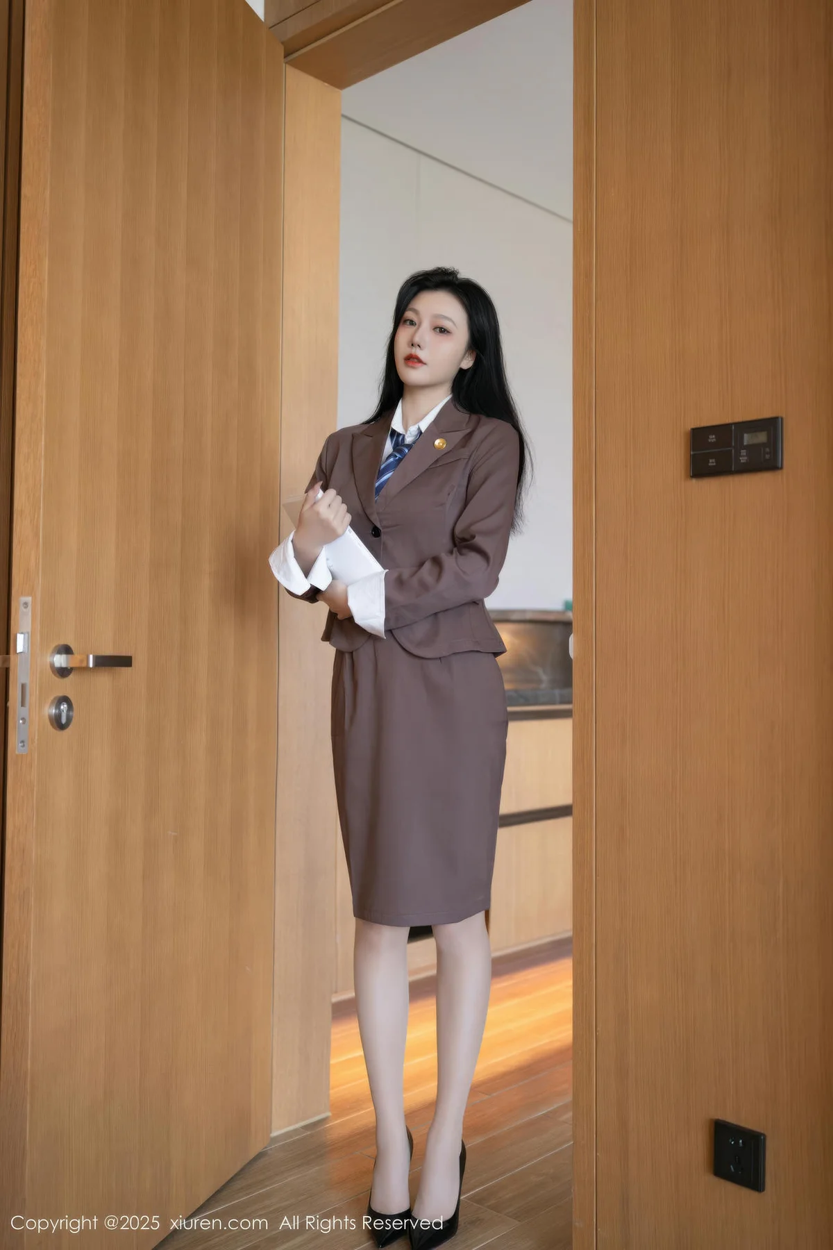 XiuRen 秀人 No.10571 安然anran 诱人肉色丝袜 - 1