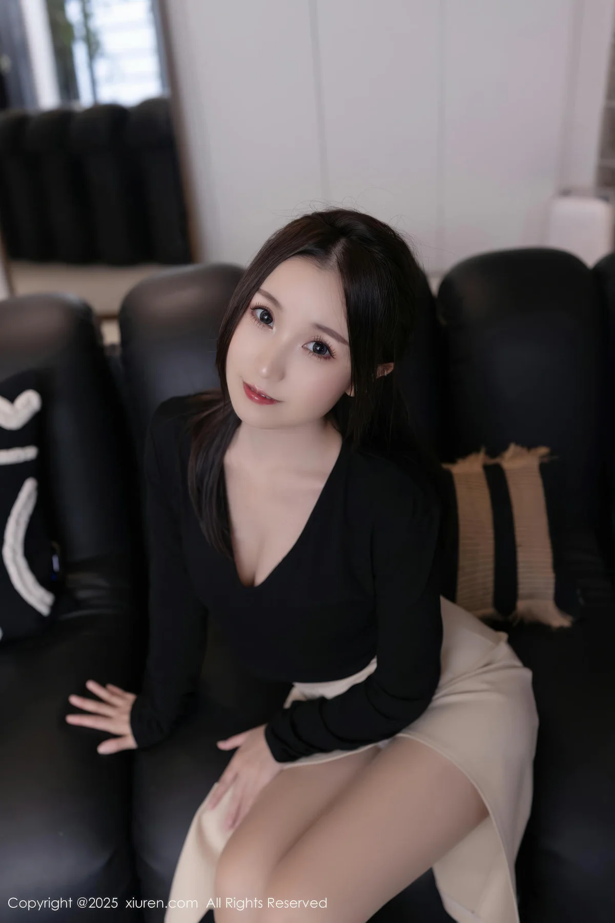 XiuRen 秀人 No.10576 杏子Yada 黑色OL服饰肉色丝袜 - 5