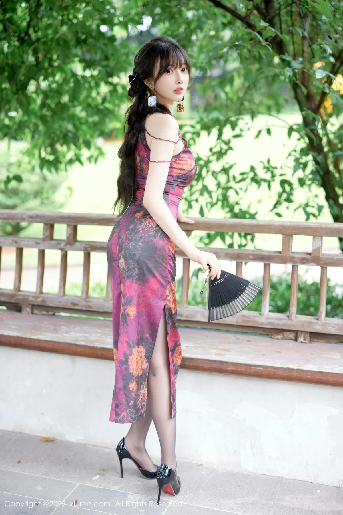 XiuRen 秀人 No.10593 玥儿玥er 紫色旗袍街拍高跟 - 8