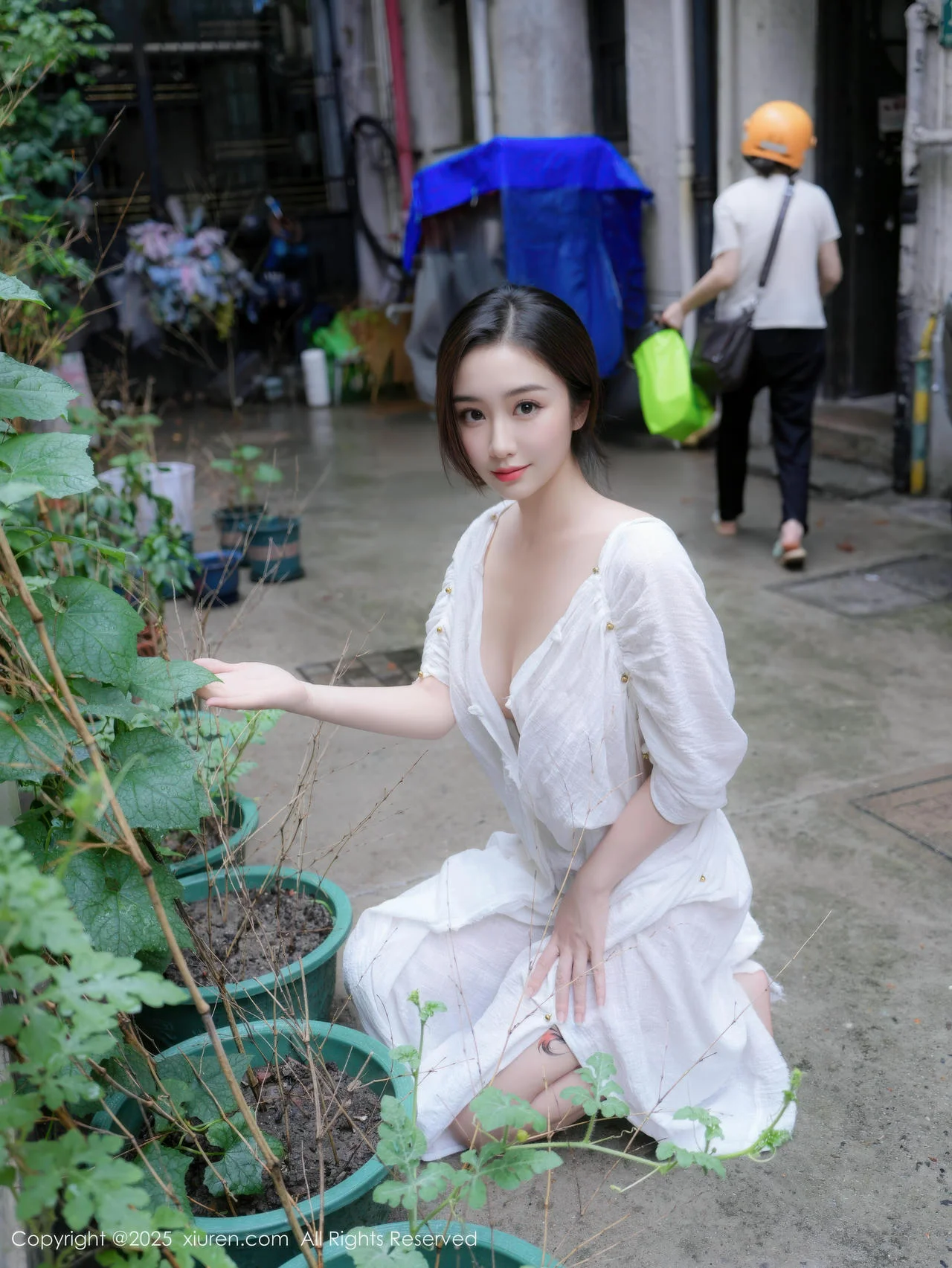 XiuRen 秀人 No.10603 楠芝 街拍白色长袍 - 2