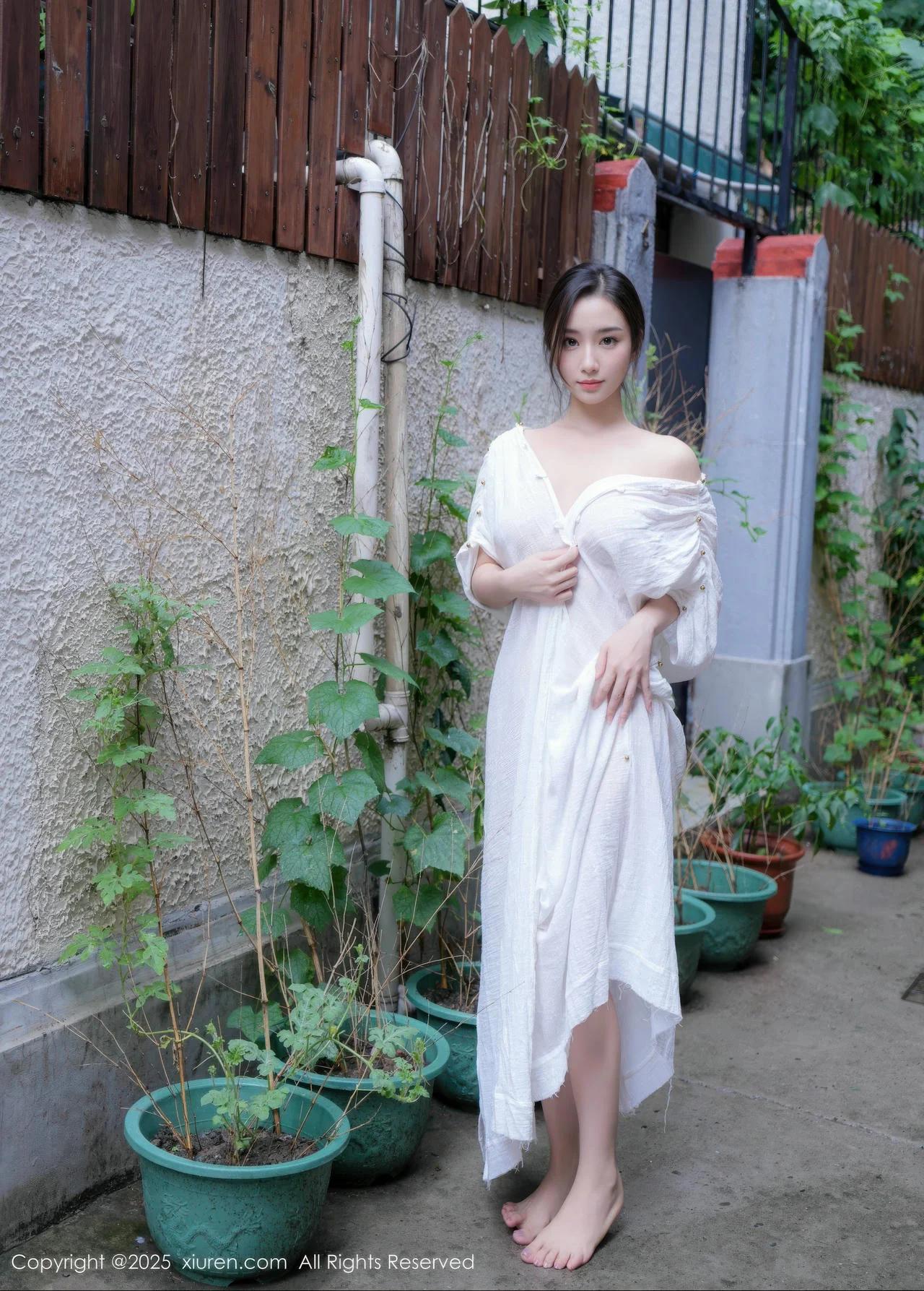 XiuRen 秀人 No.10603 楠芝 街拍白色长袍 - 8