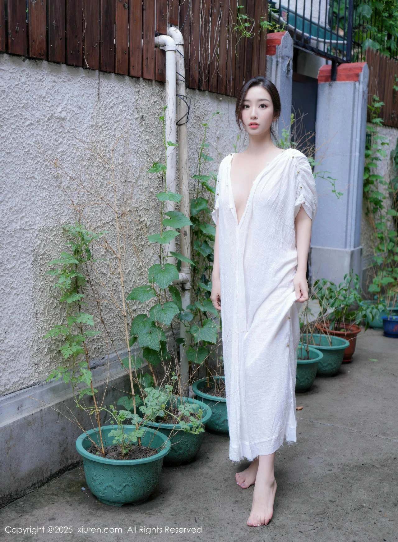 XiuRen 秀人 No.10603 楠芝 街拍白色长袍 - 9