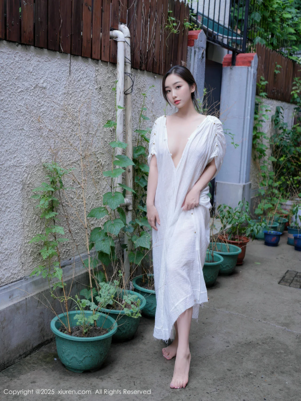 XiuRen 秀人 No.10603 楠芝 街拍白色长袍 - 10