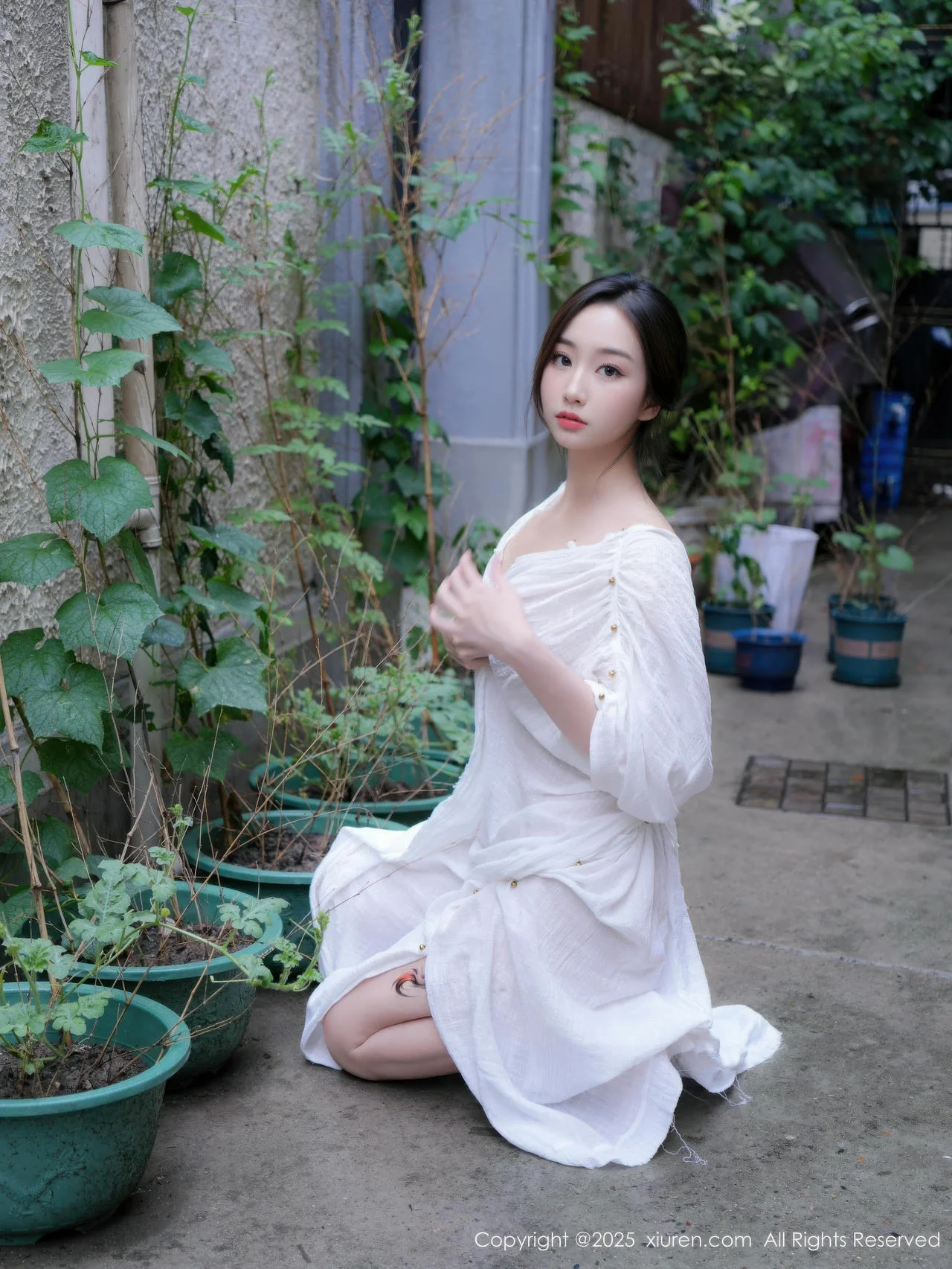 XiuRen 秀人 No.10603 楠芝 街拍白色长袍 - 4