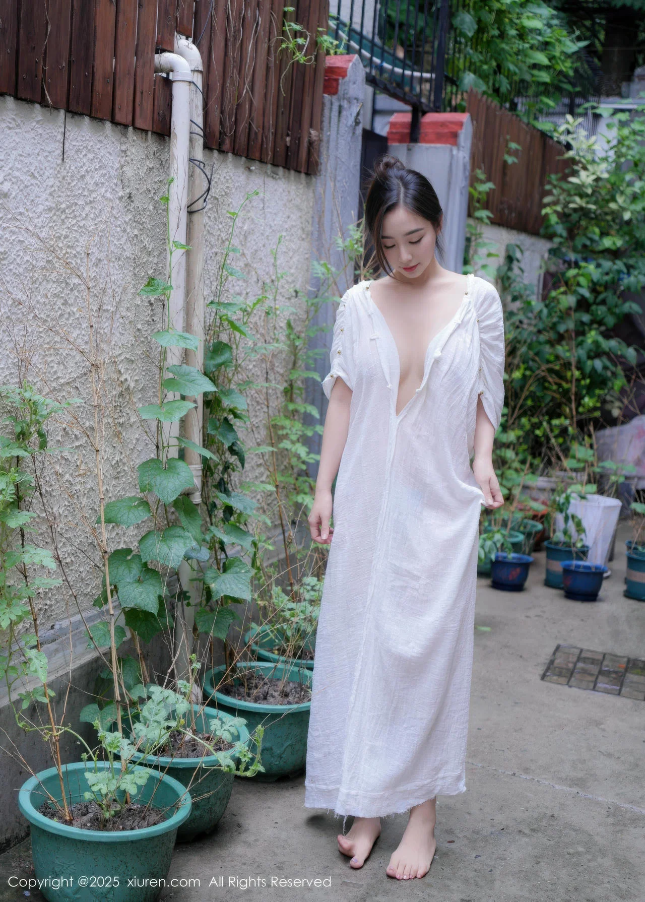 XiuRen 秀人 No.10603 楠芝 街拍白色长袍 - 6