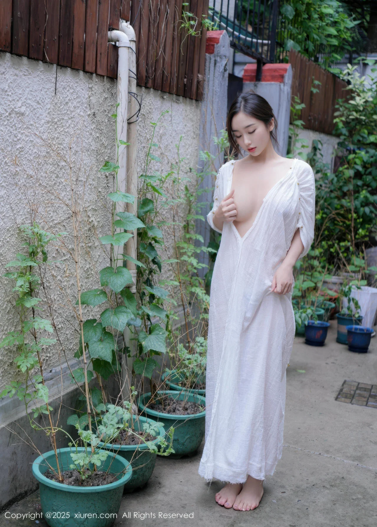 XiuRen 秀人 No.10603 楠芝 街拍白色长袍 - 7
