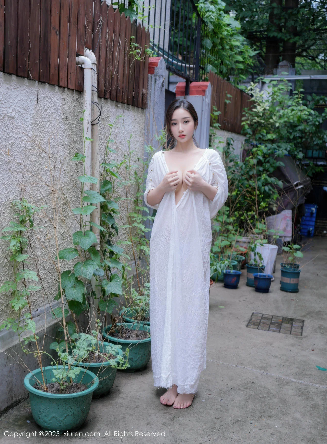 XiuRen 秀人 No.10603 楠芝 街拍白色长袍 - 8