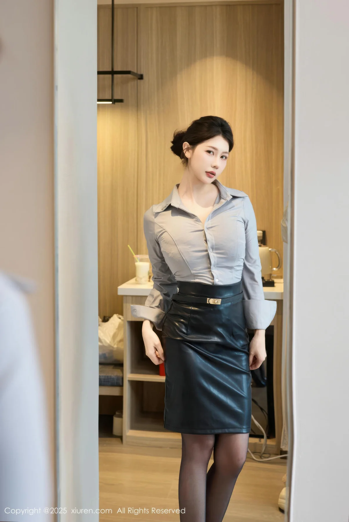 XiuRen 秀人 No.10604 尹甜甜 黑色皮裙魅惑黑丝 - 9