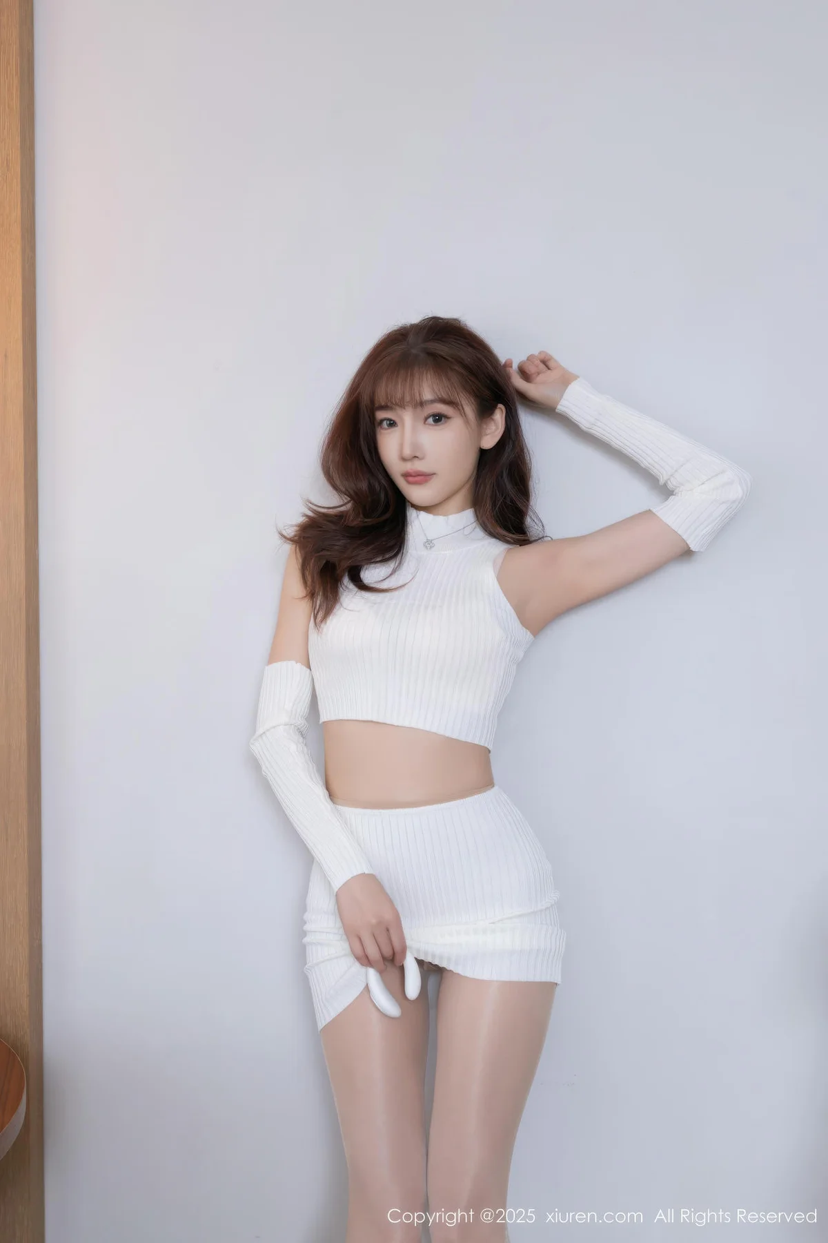 XiuRen 秀人 No.10608 陆萱萱 白色短裙诱人肉色丝袜 - 4
