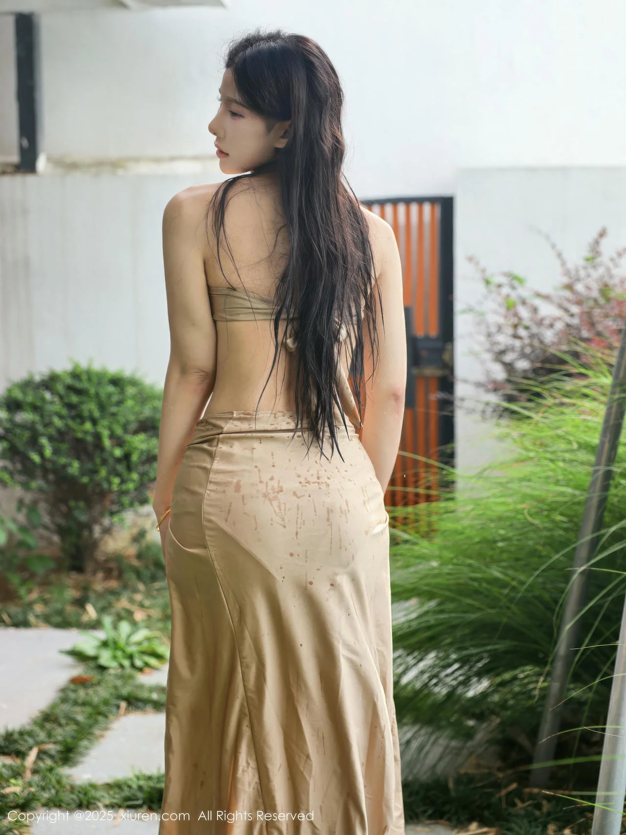 XiuRen 秀人 No.10618 梨霜儿 户外金色泳衣 - 8